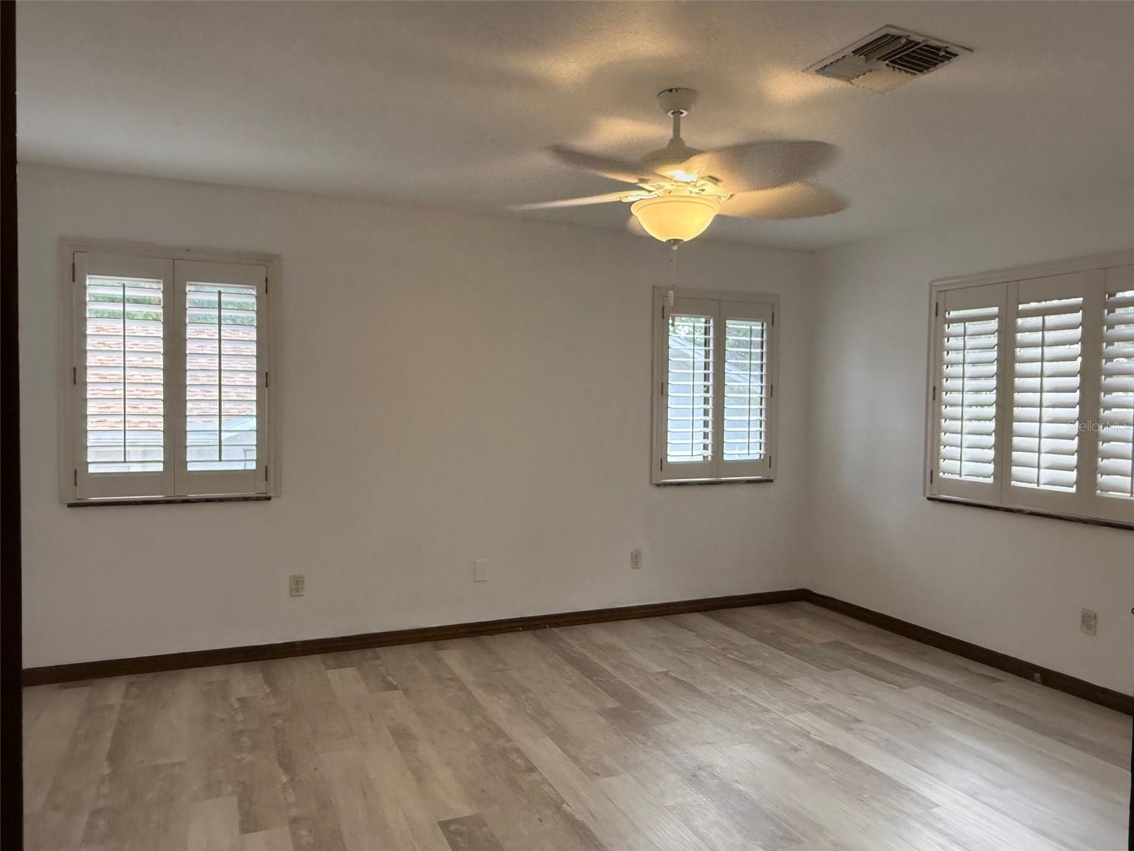 LAKE VALENCIA UNIT ONE - Residential