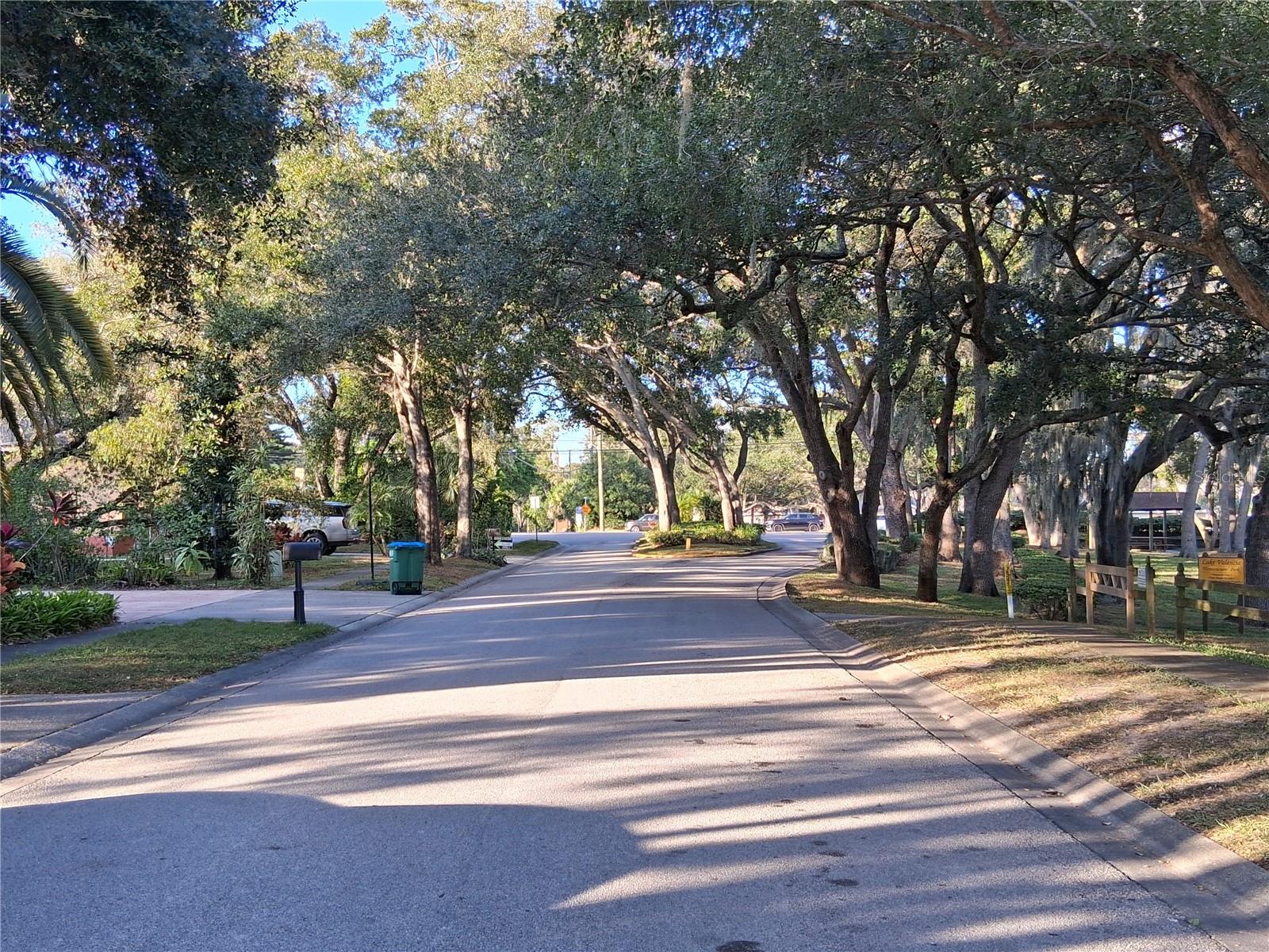 LAKE VALENCIA UNIT ONE - Residential