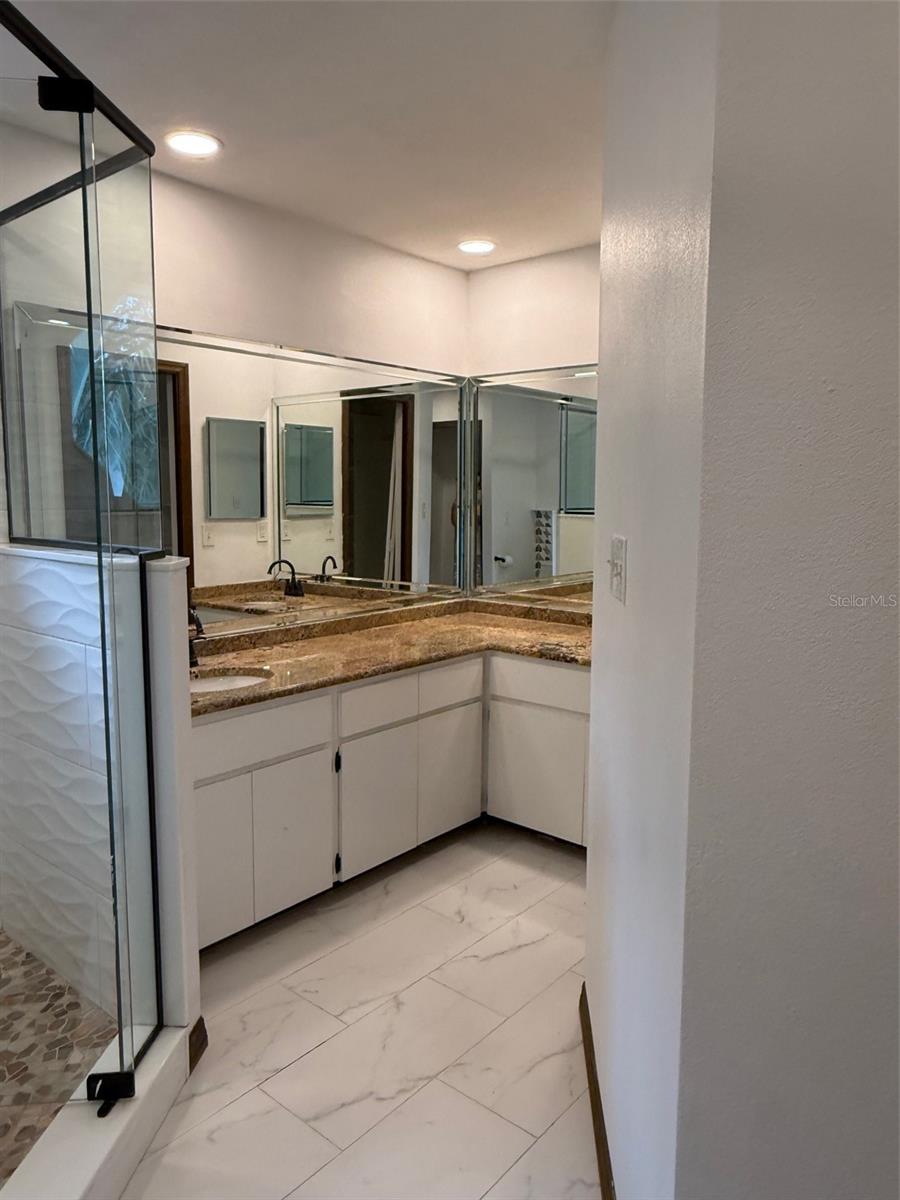 LAKE VALENCIA UNIT ONE - Residential