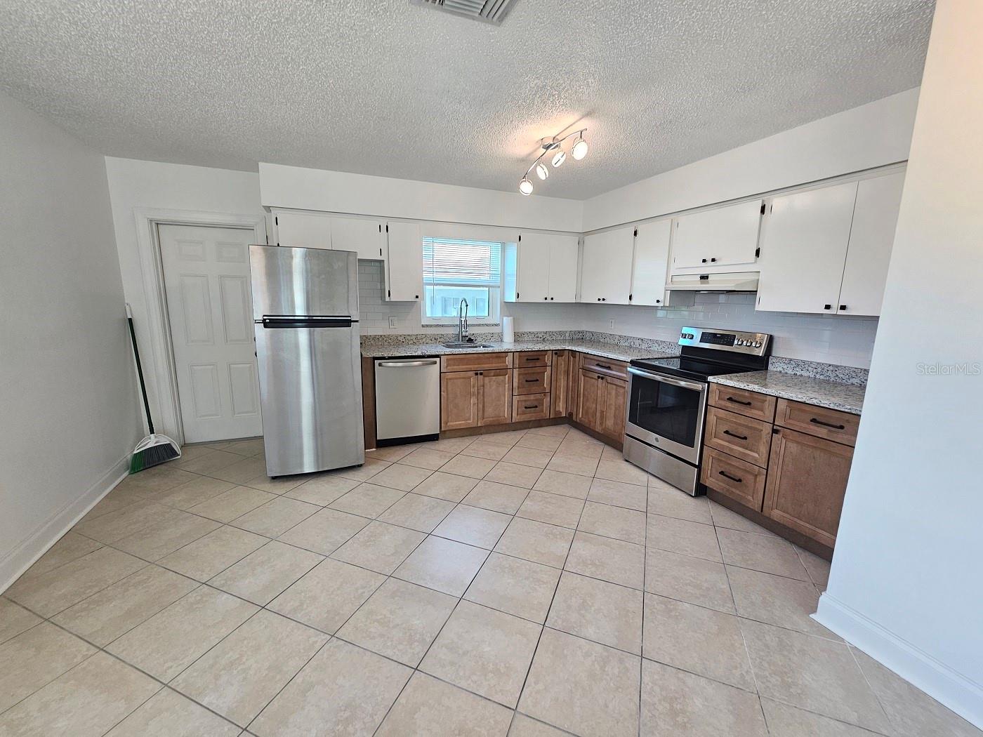GAY SHORES 1ST ADD - Residential Lease