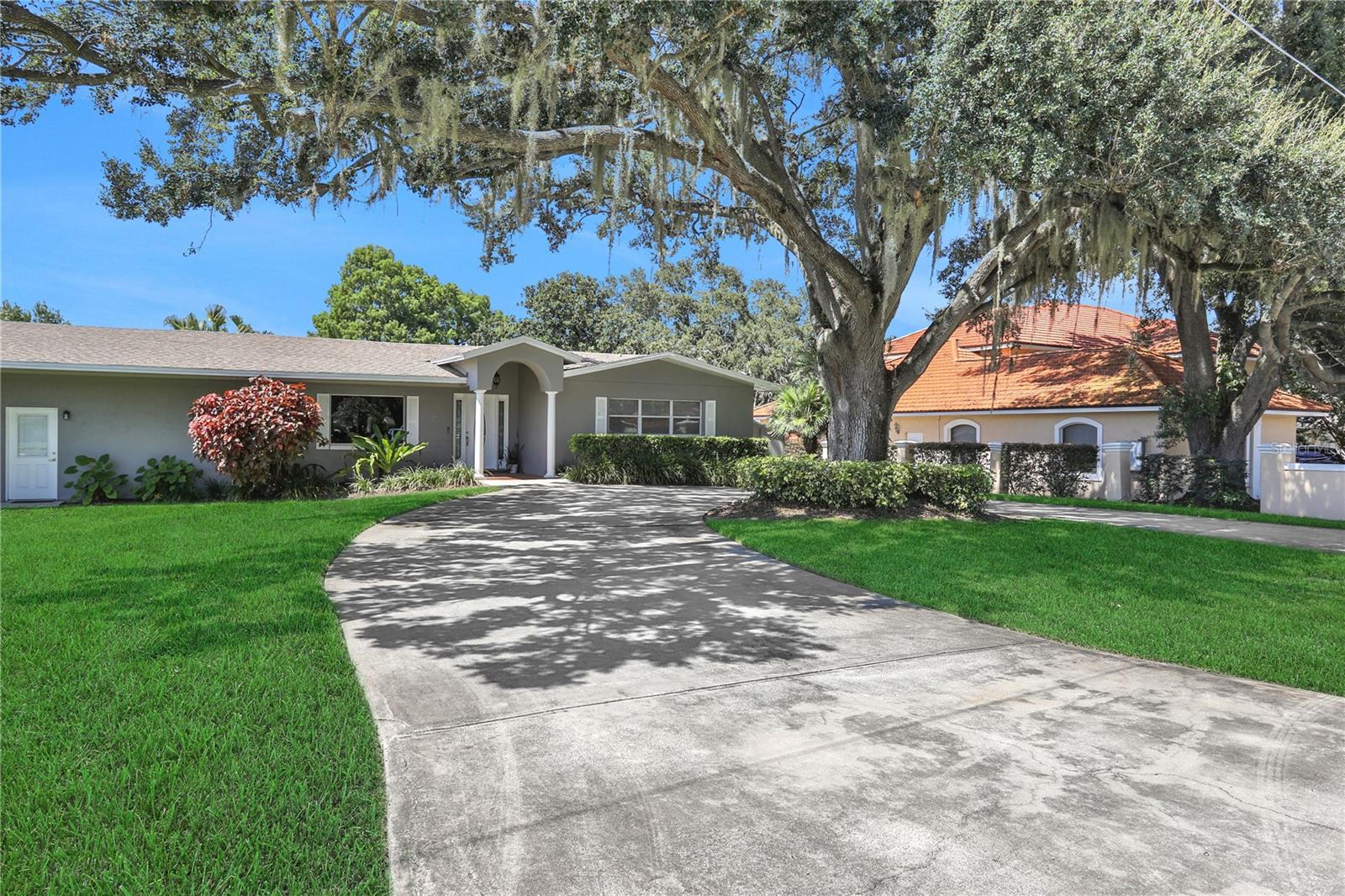 1441 S LAKE ROY DRIVE