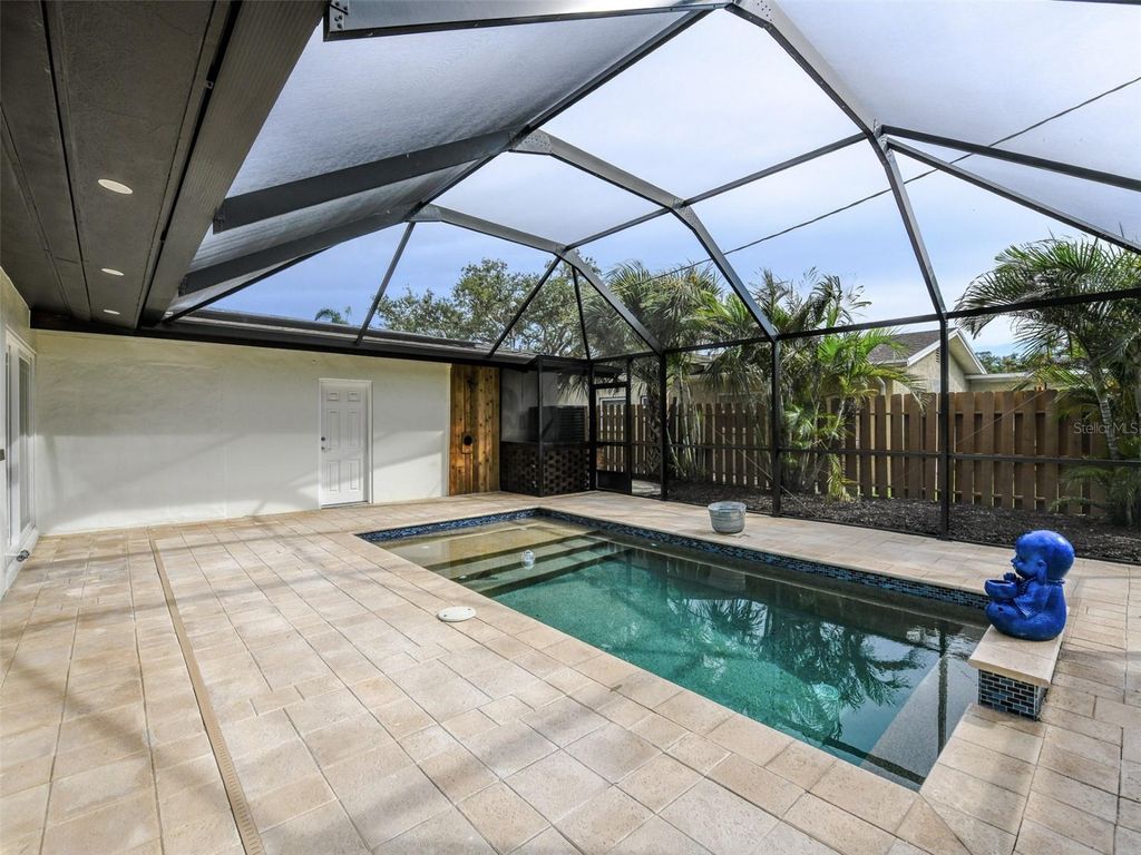 Photo of 6400 Mockingbird Way S, St Petersburg, FL 33707 (MLS # TB8463077)