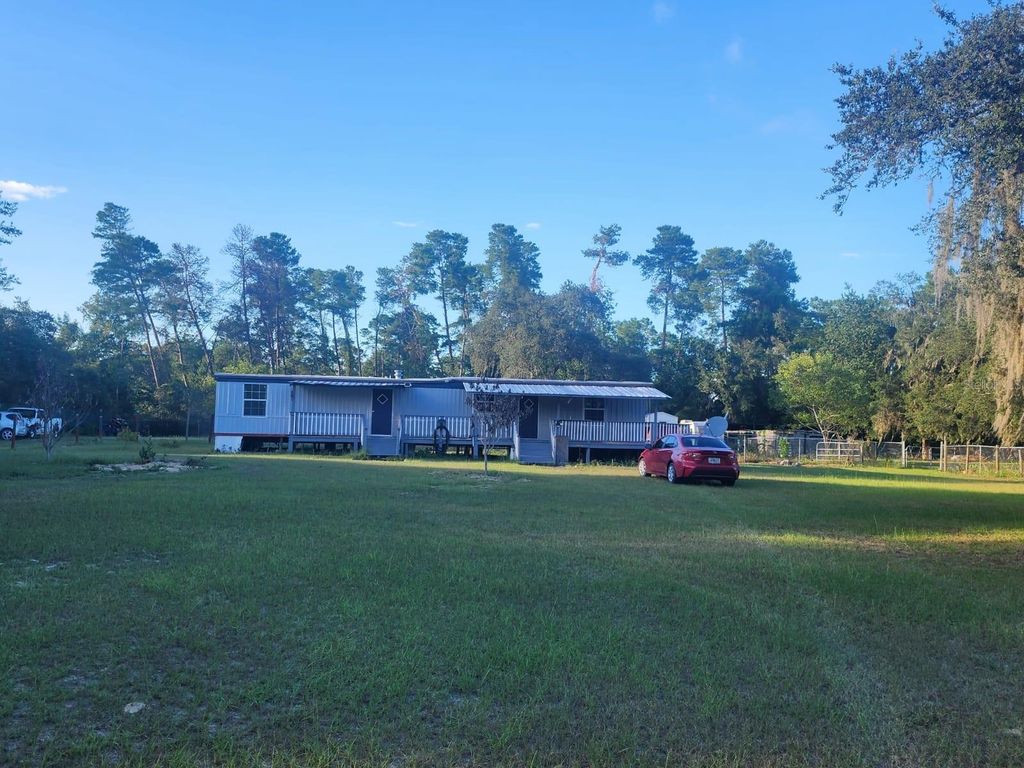 Photo of 17155 SW 17th Circle, Ocala, FL 34473 (MLS # OM718903)