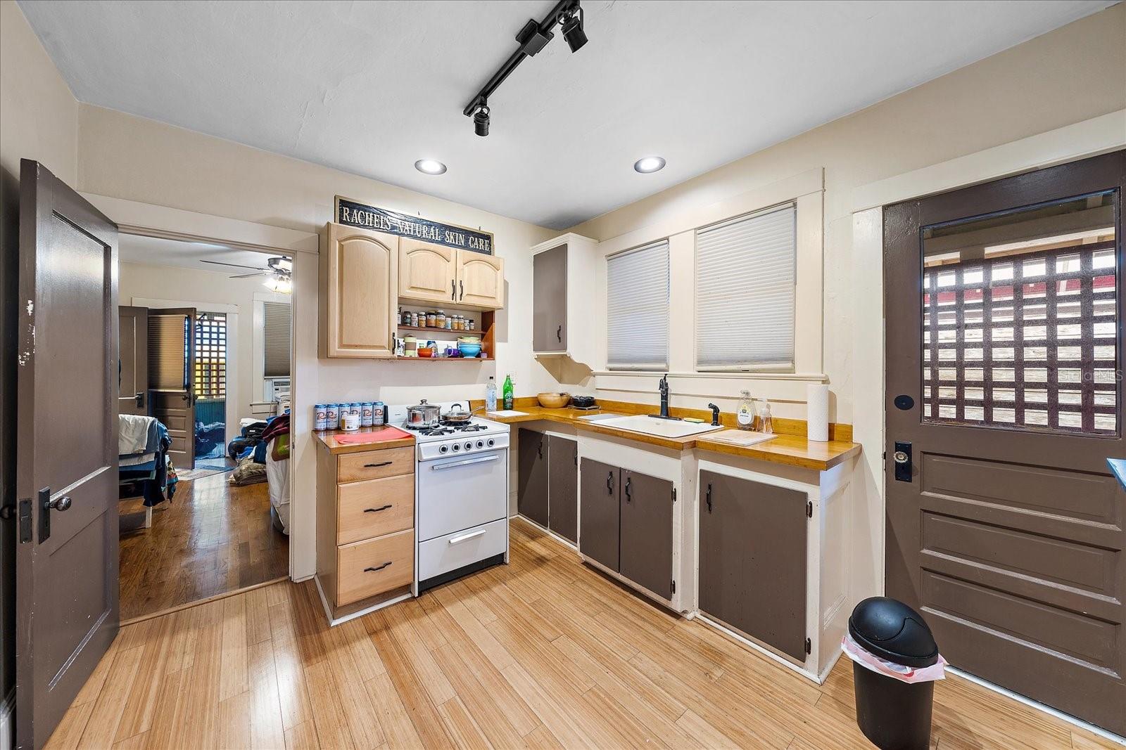 POS SUB OF BLKS G & H - Land