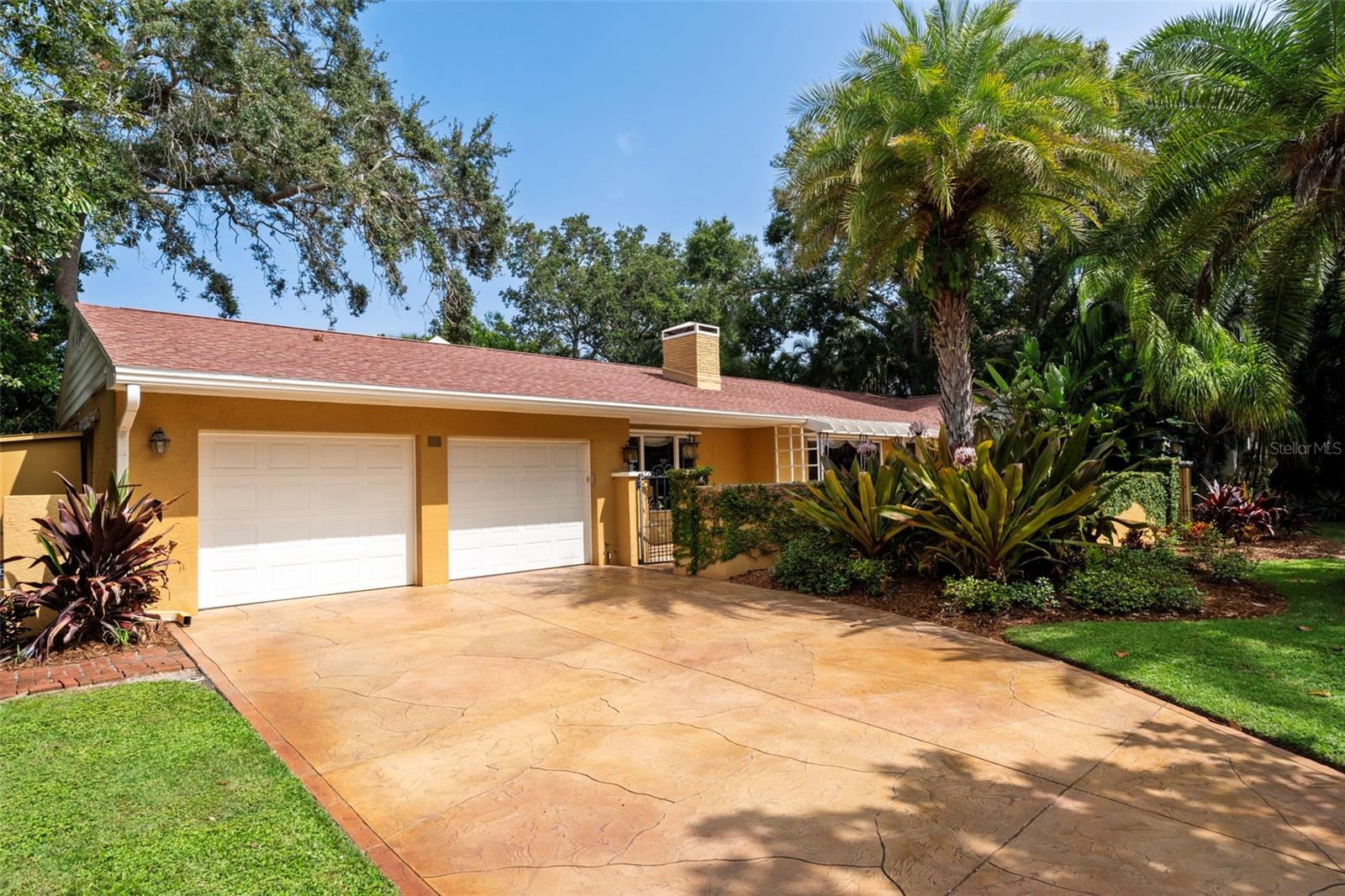 1713 NORTH DRIVE