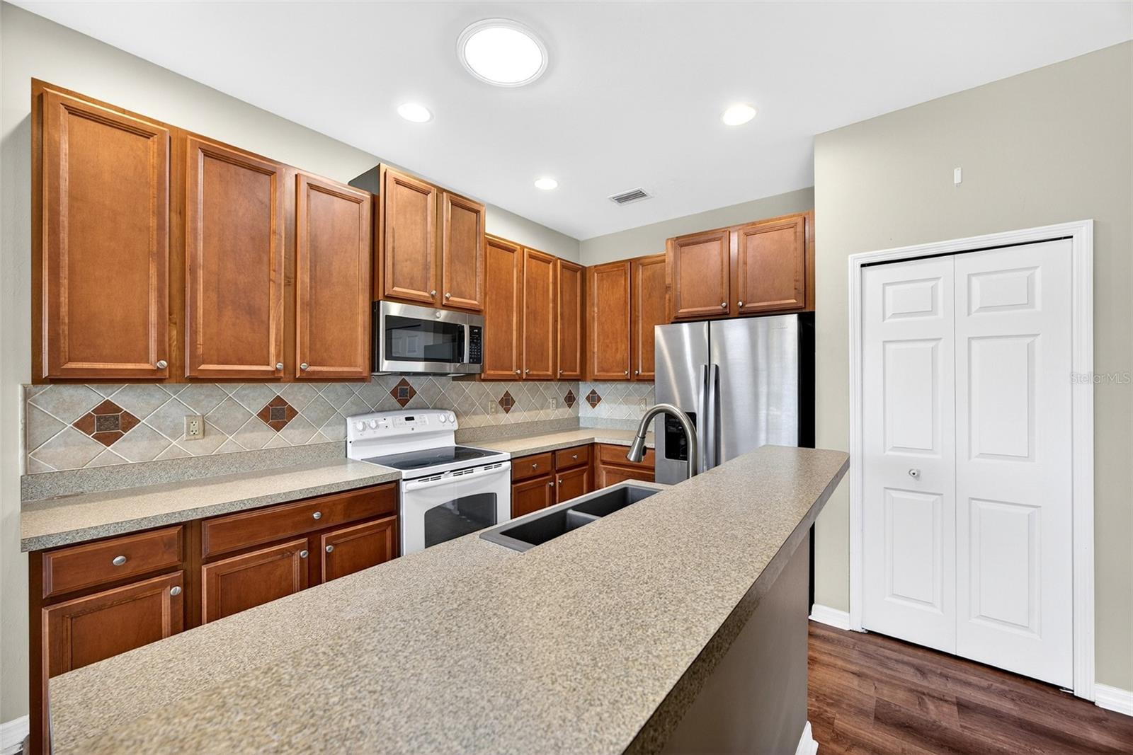 RIO VILLA LAKES - Residential
