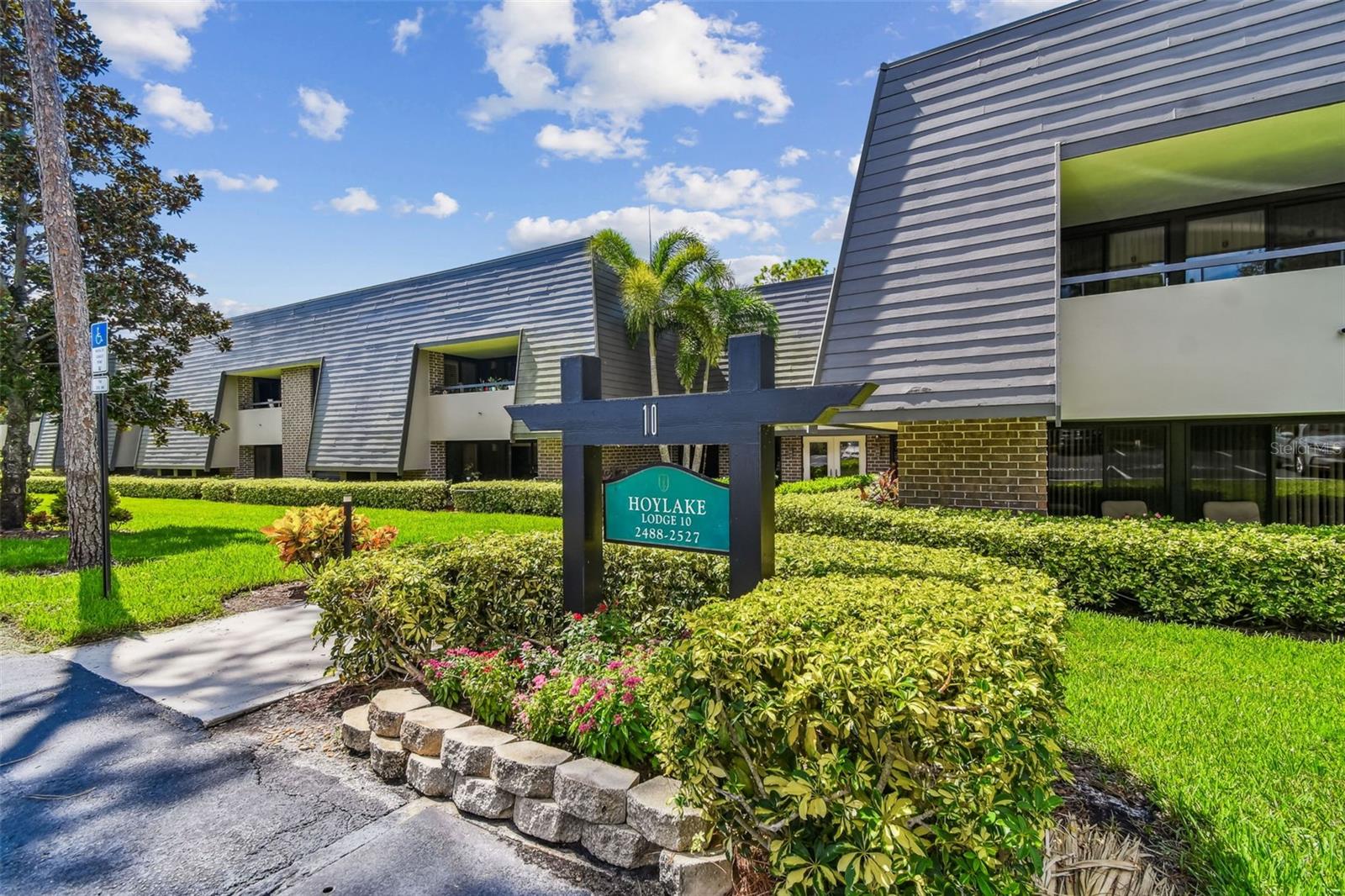 TWO BEDROOM/TWO BATH “C’ UNIT - Centrally located, desirable GROUND FLOOR Two Bedroom/Two Bath in the heart of the Innisbrook Resort. Easy access to the LochNess Pool, Osprey Practice Range and Osprey Clubhouse & Salamander Market Grill. A galley style kitchen is equipped with ALL NEW stainless-steel refrigerator, dishwasher, glass top stove, and microwave. Comfortable dining room/living room combination with plenty of room to entertain. Updated tile/marble stall shower bathroom. Large guest bedroom with its own sliding door access to the patio.
Very large primary bedroom with an en-suite bath and separate vanity area. Marble bathtub/shower combination. Offered unfurnished (furniture is negotiable) and waiting for you personalize it to make it your own.
Several levels of club memberships are available for purchase to participate in the Innisbrook amenities. Innisbrook condo owners have the option to participate in the Resort’s optional Rental Pool program (condos in lodges 1-24 only).
Situated on 800 wooded acres of rolling hills and 70 acres of lakes, Innisbrook, A Salamander Golf and Spa Resort is located just 25 minutes from Tampa International Airport. Innisbrook features sixty-three holes of golf, including the PGA’s Valspar Championship Copperhead course, 280spacious guest suites and rooms, 5 restaurants and 3 bars including the FAIRWAYS COFFEE AND WINE BAR featuring STARBUCKS coffee, 10 Har-Tru TENNIS courts, 4 Hard-court PICKLEBALL Courts, 3 Indoor RACQUETBALL courts, a full-service Salamander SPA with 12 treatment rooms and Fitness Center, 6 Swimming POOL Complexes, and 2 Conference halls.