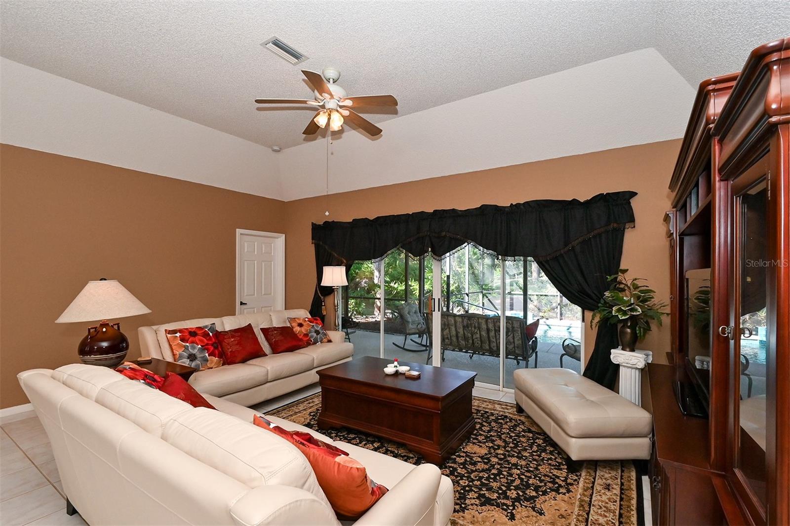 MEADOWS - Residential Lease