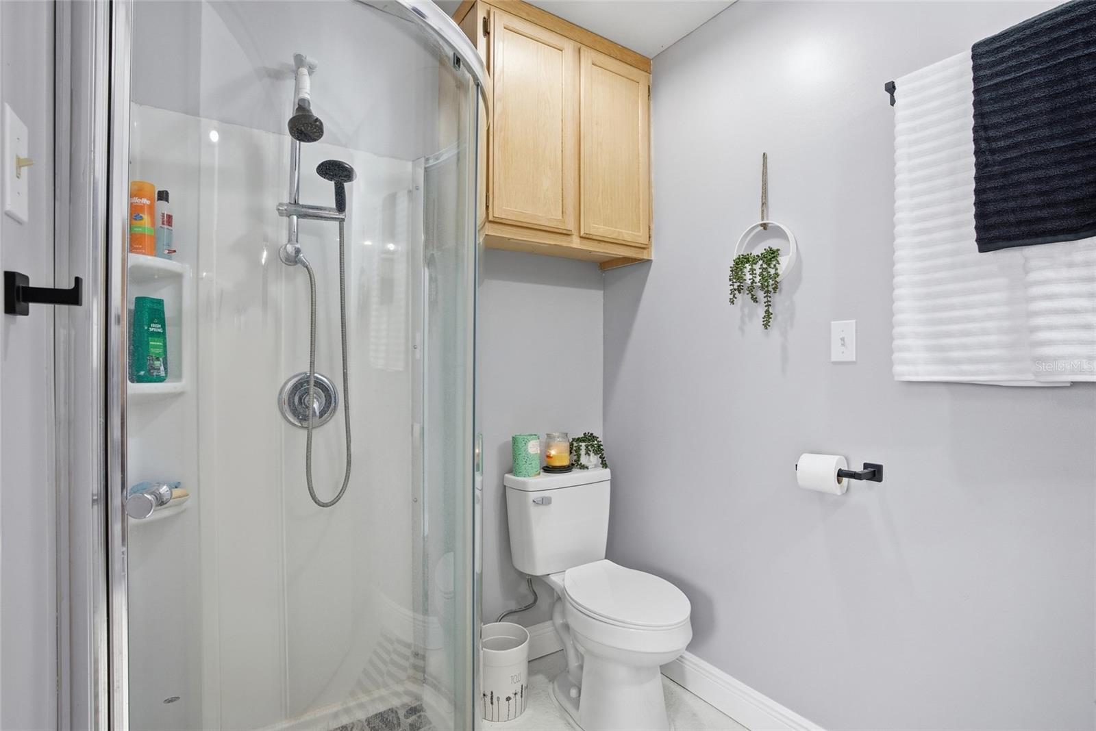 WHISPERING OAKS - Residential