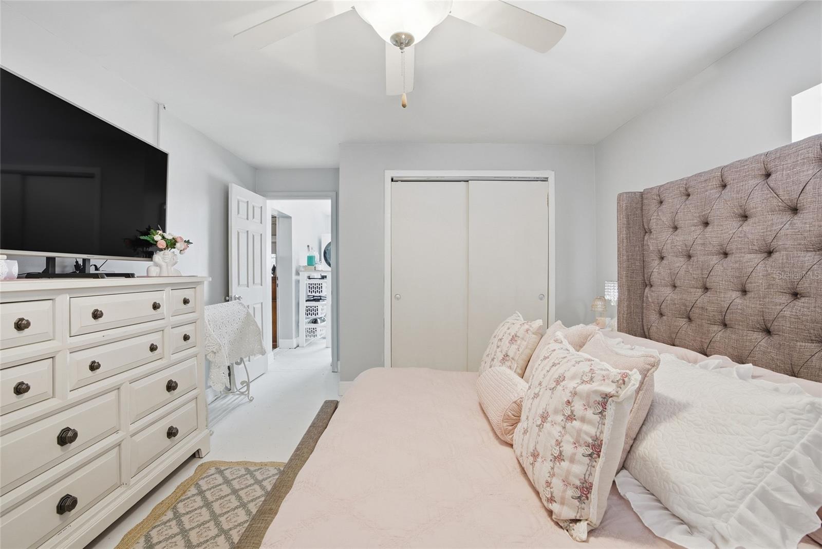 WHISPERING OAKS - Residential