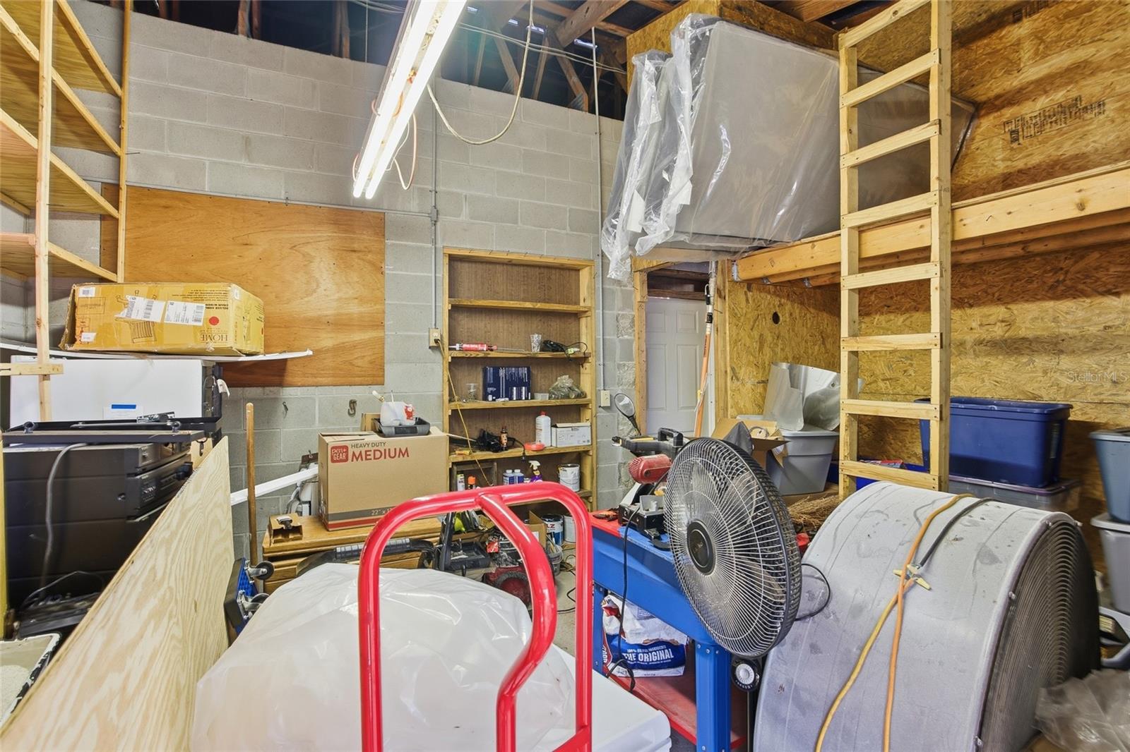 WHISPERING OAKS - Residential