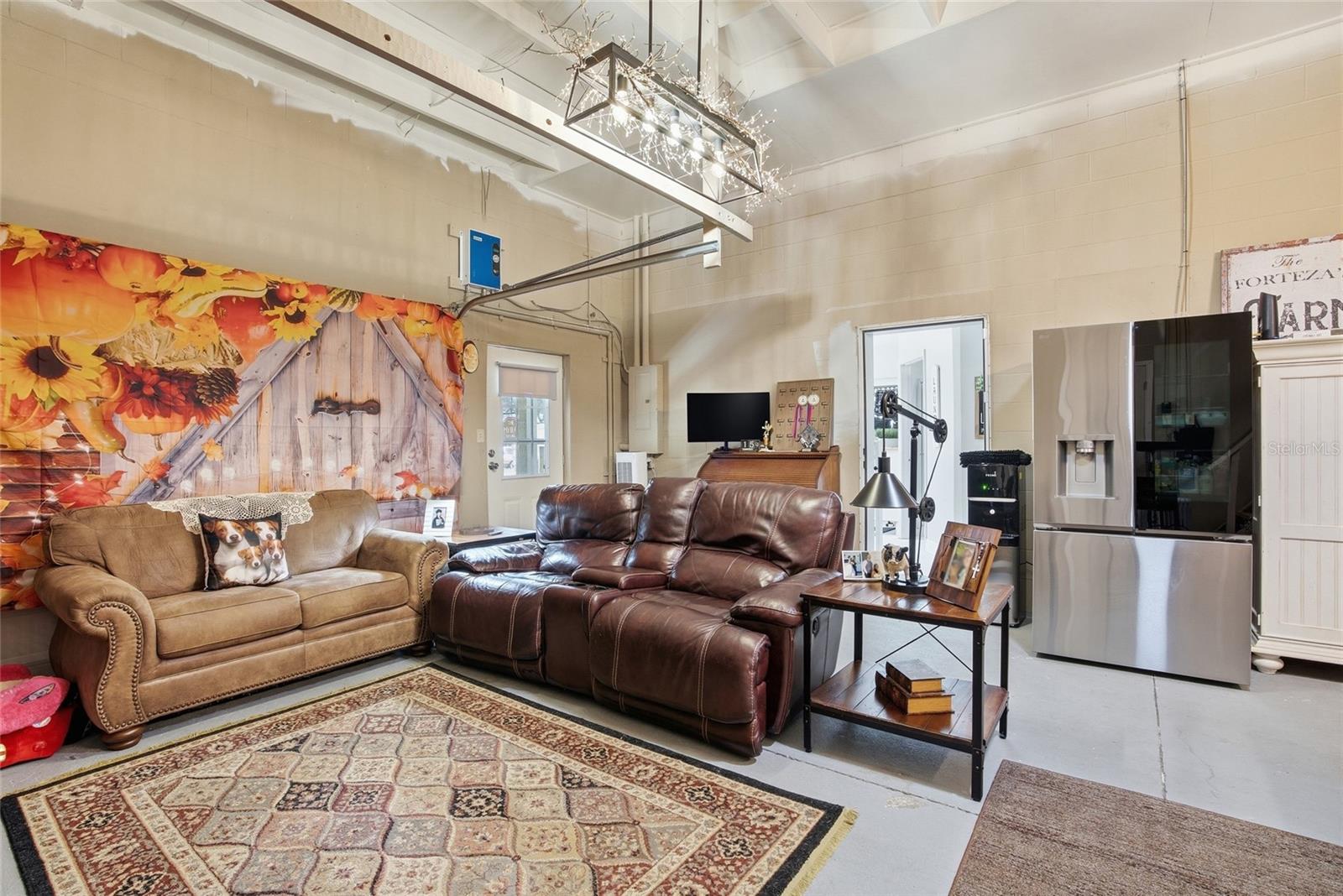 WHISPERING OAKS - Residential