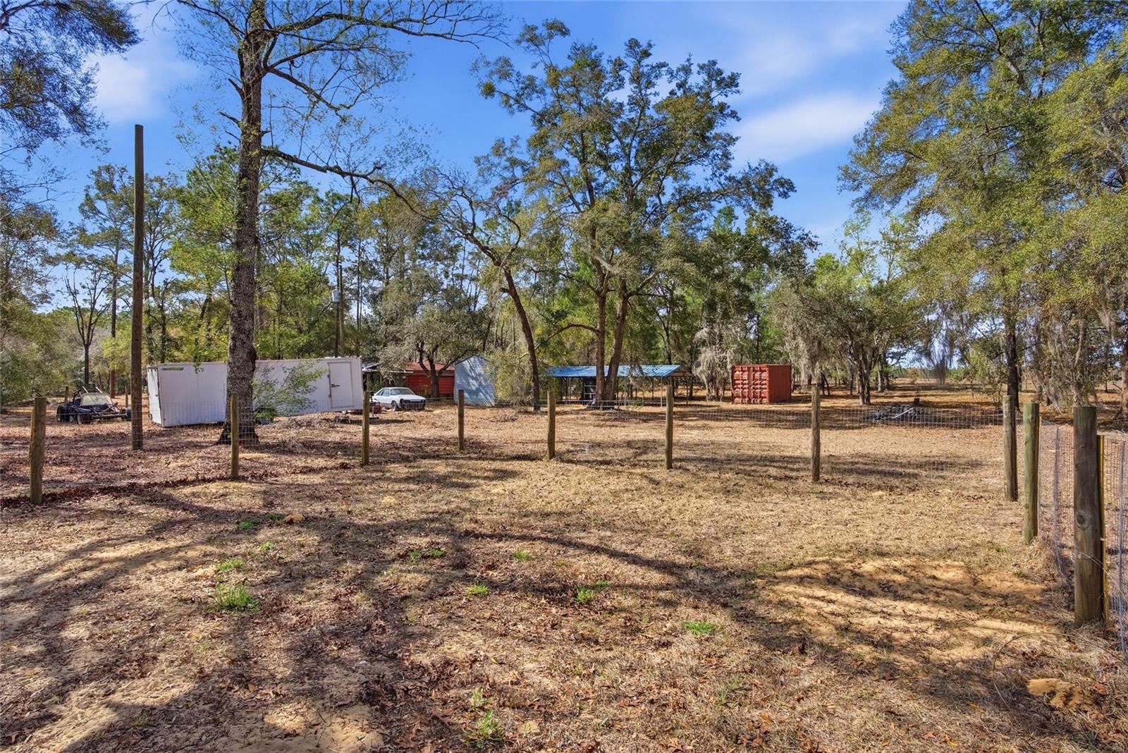 WHISPERING OAKS - Residential