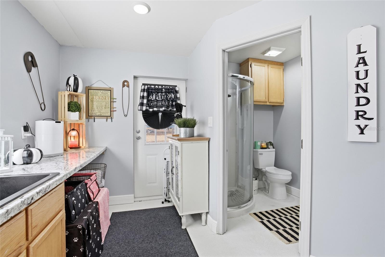 WHISPERING OAKS - Residential