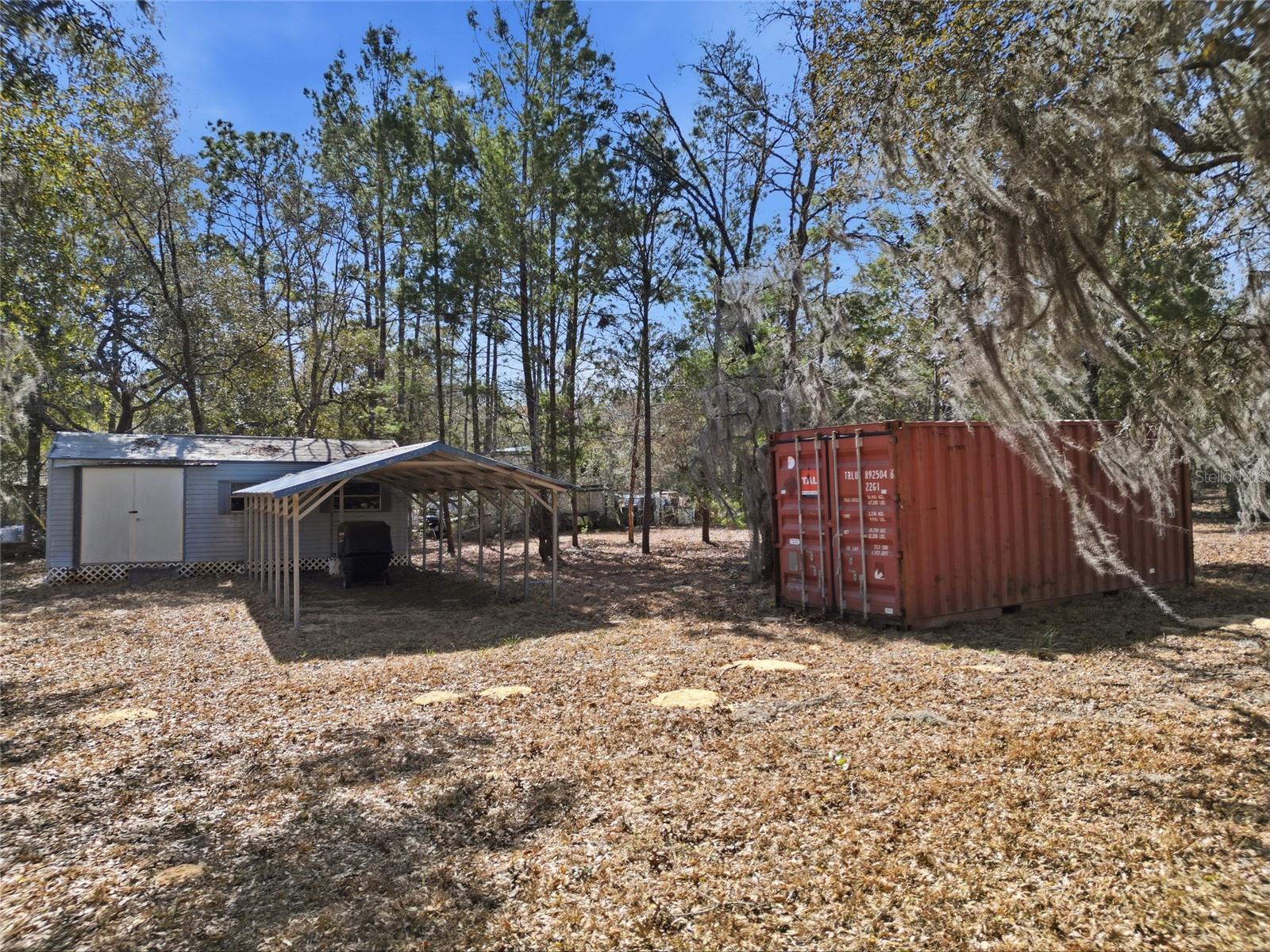 WHISPERING OAKS - Residential