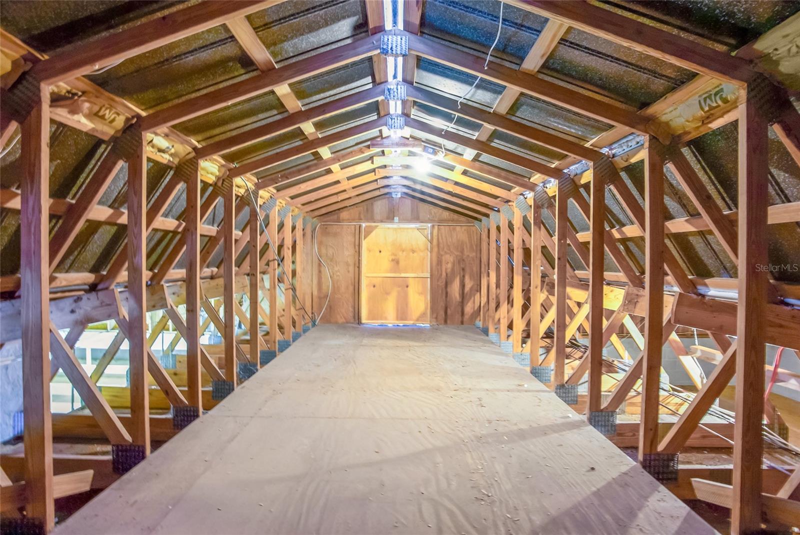 WHISPERING OAKS - Residential