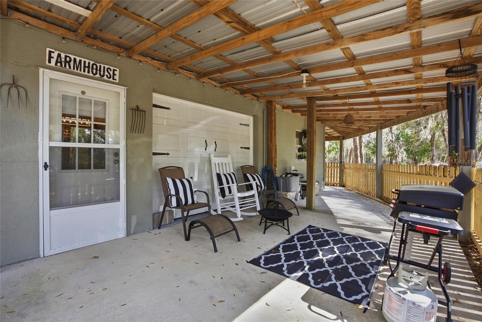 WHISPERING OAKS - Residential