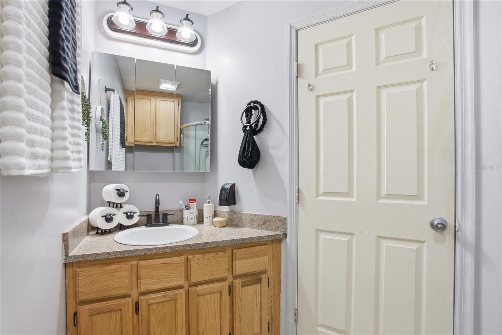 WHISPERING OAKS - Residential