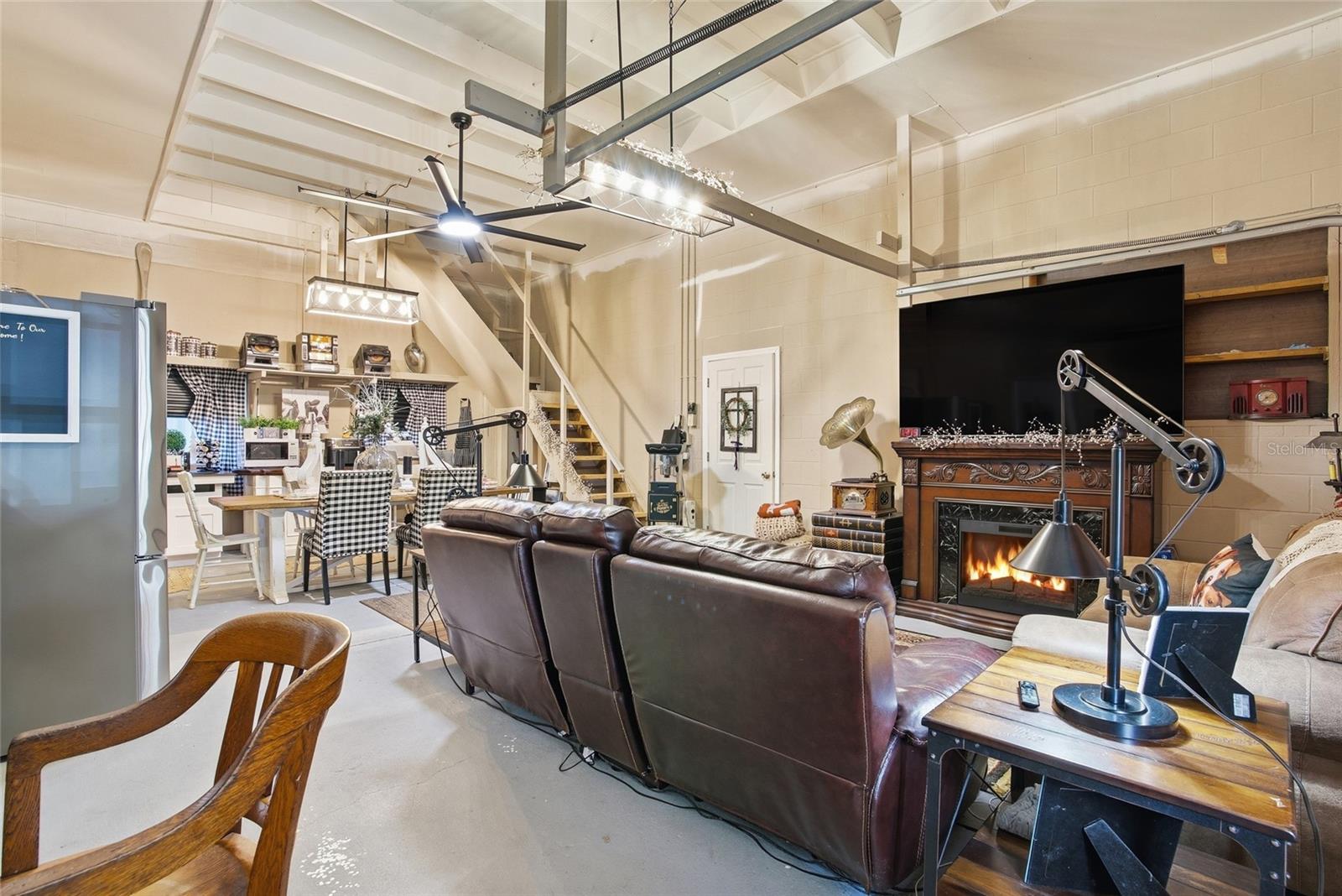 WHISPERING OAKS - Residential