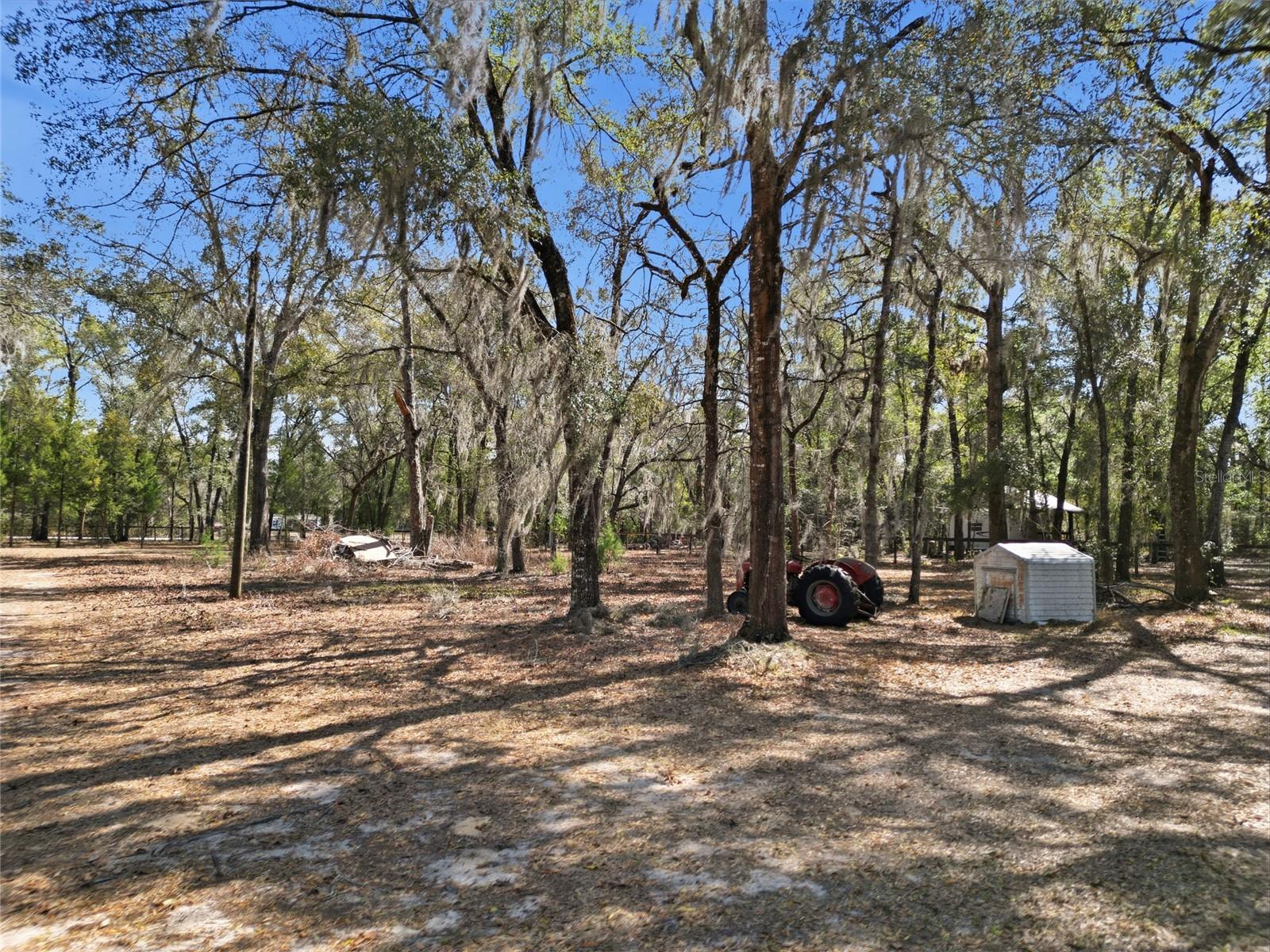 WHISPERING OAKS - Residential