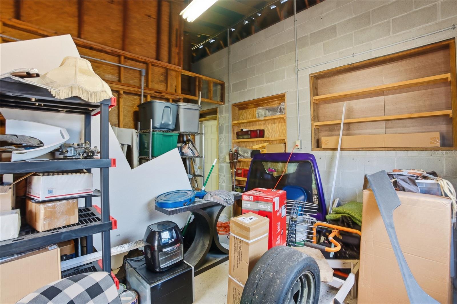 WHISPERING OAKS - Residential