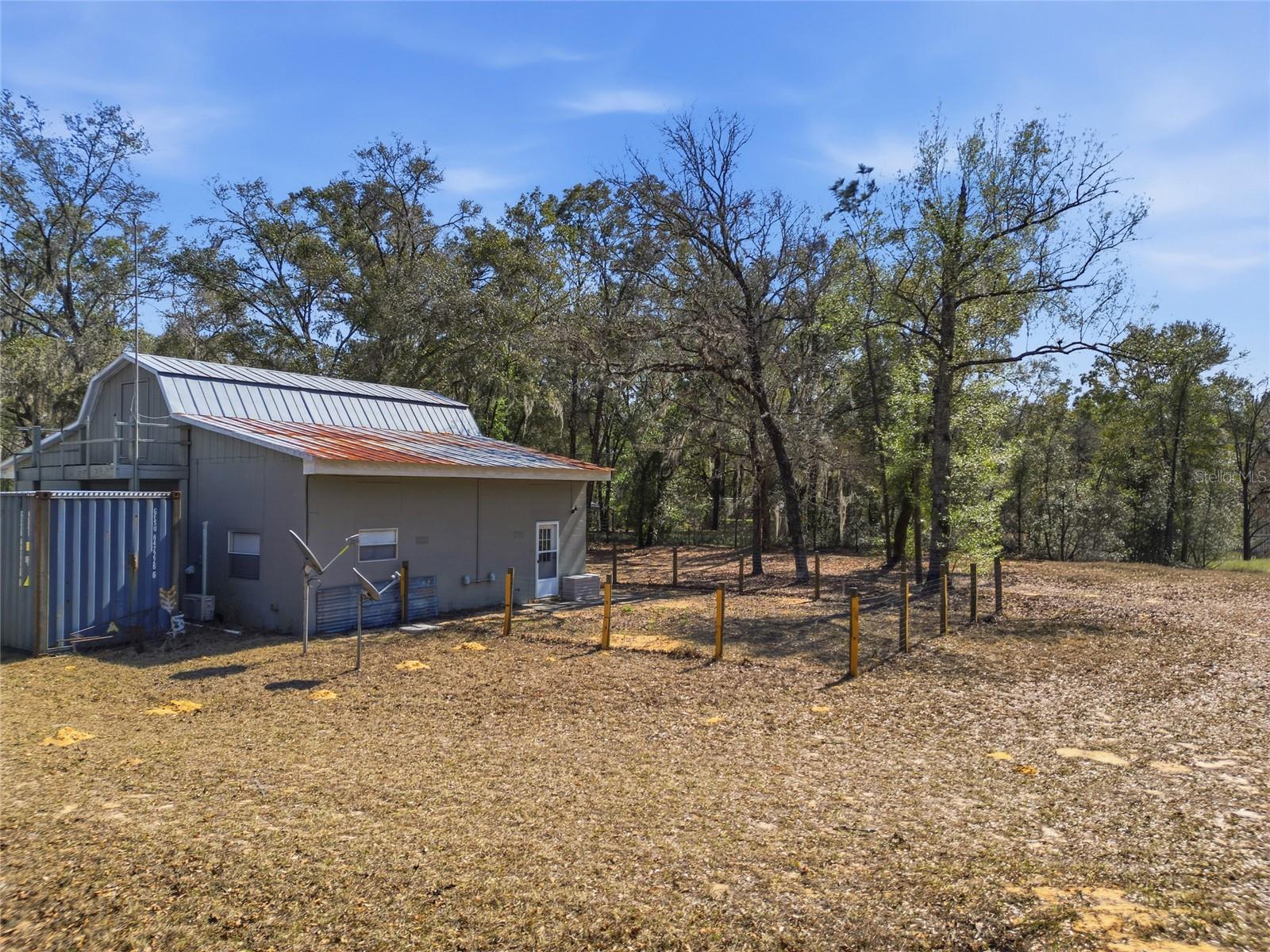 WHISPERING OAKS - Residential