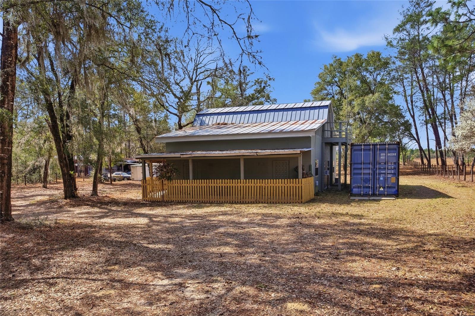 WHISPERING OAKS - Residential