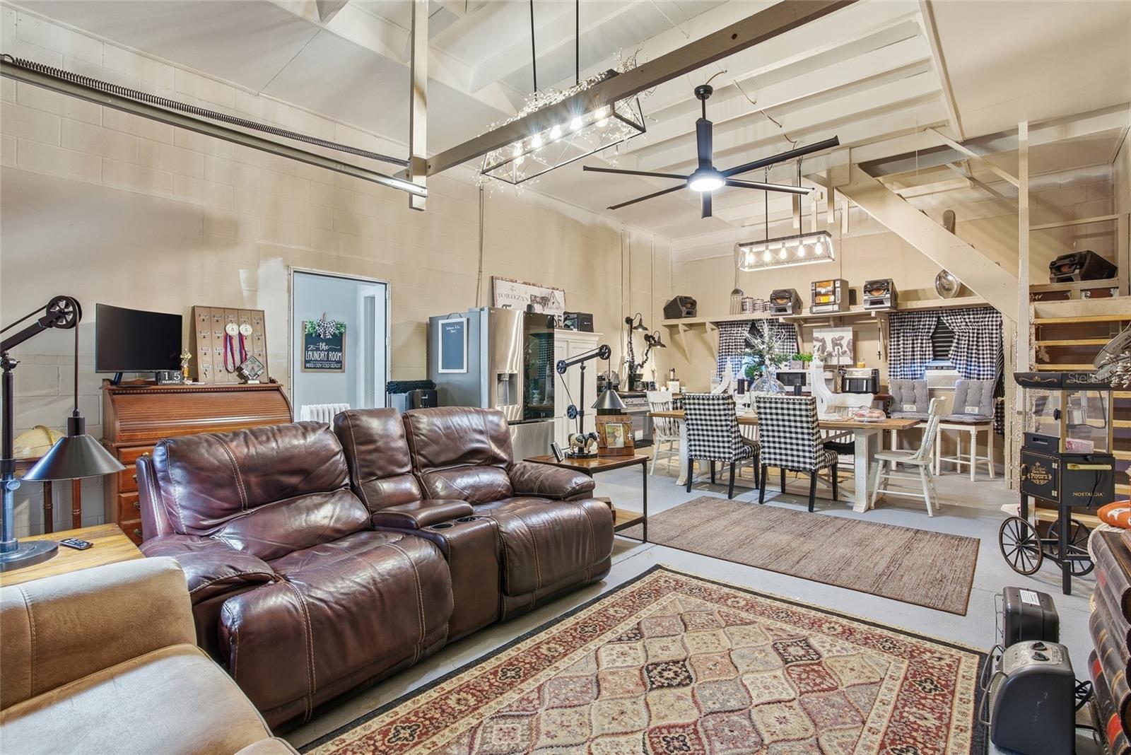 WHISPERING OAKS - Residential