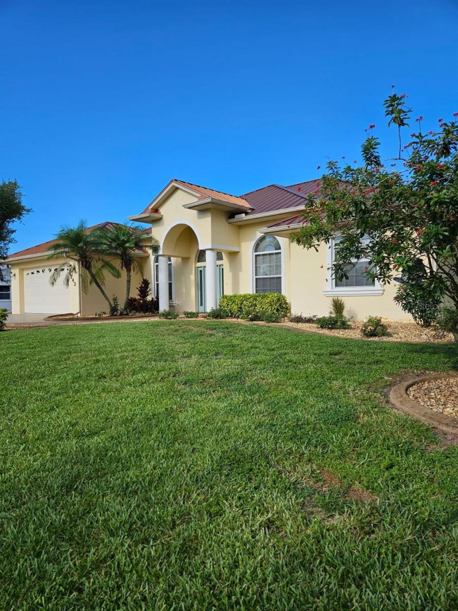 Pride of ownership shows in this spacious 3/2 home with large Florida room. This is a prime location with walking distance to Lake Clay. Completely fenced is back yard beautifully landscaped with the perfect gazebo with electric and bonus room perfect for relaxing and enjoying family time. You won't want to miss this opportunity. A must see!!!