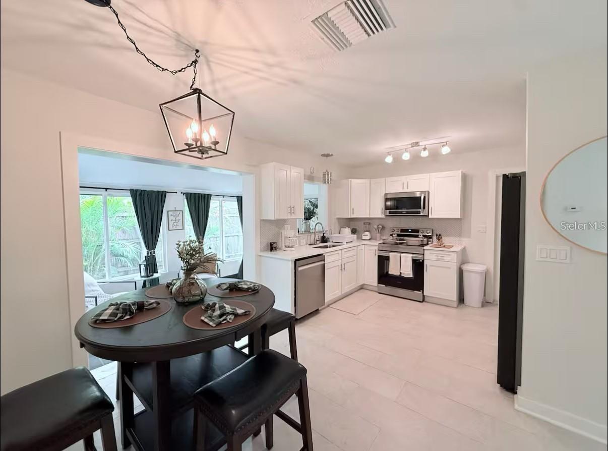 1558 DELAWARE AVENUE NE