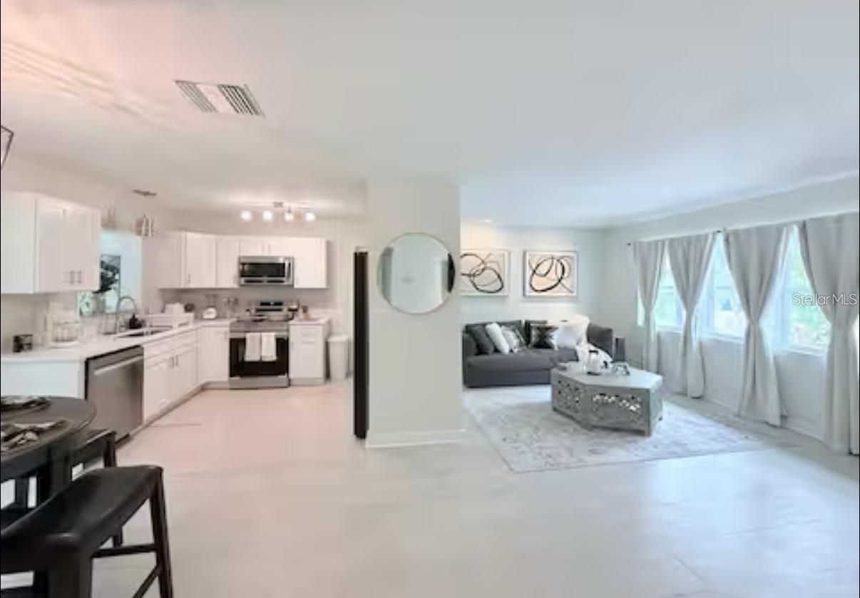 1558 DELAWARE AVENUE NE