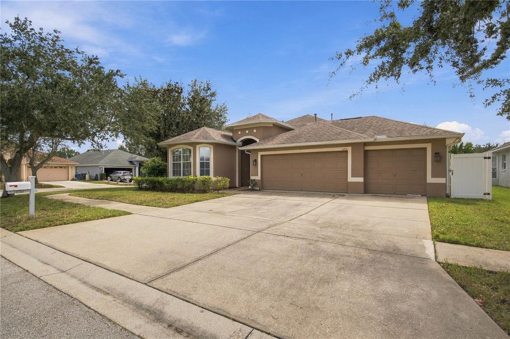 Photo of 12721 Standbridge Drive, Riverview, FL 33579 (MLS # TB8554543)