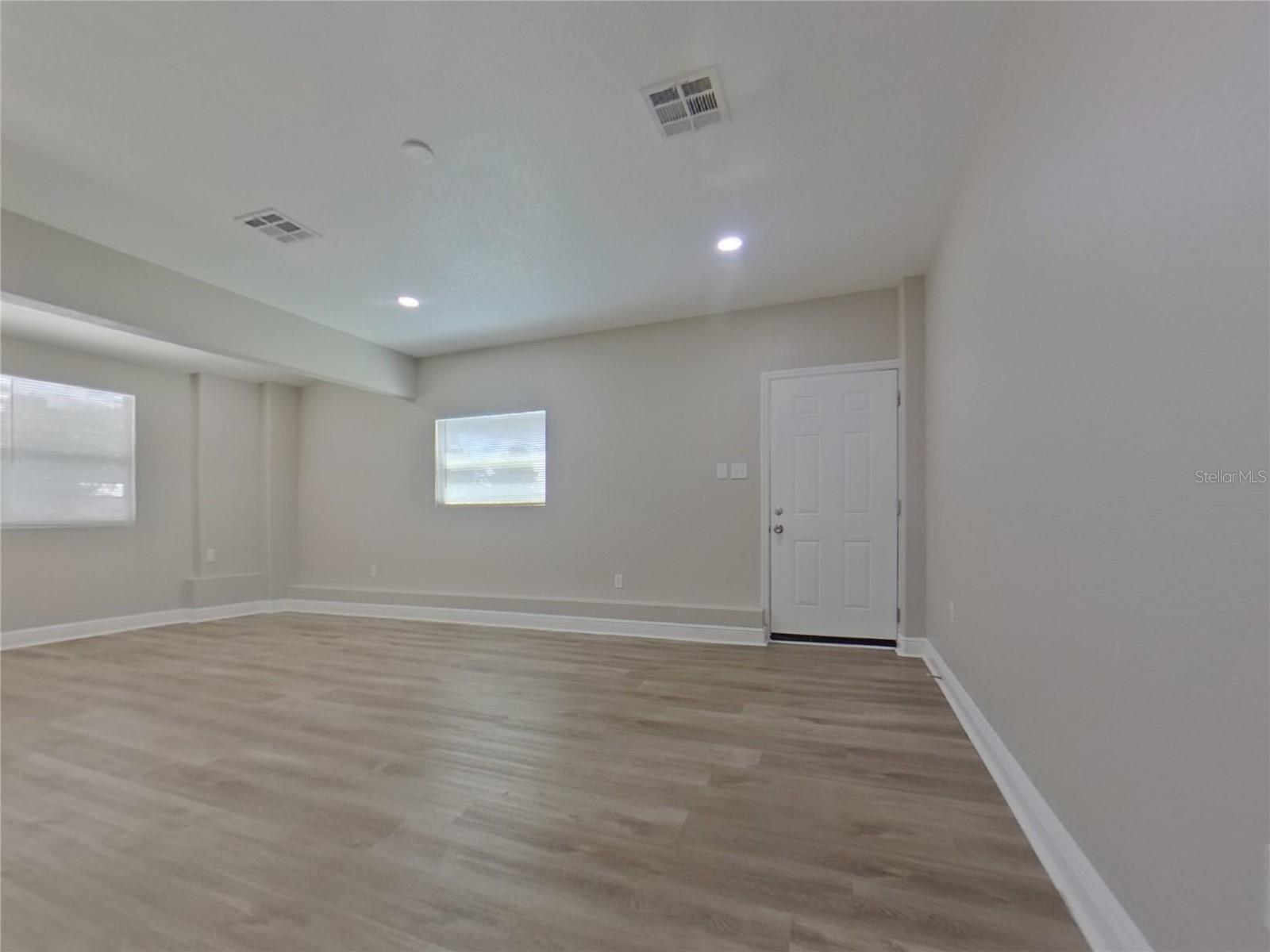 LAKE MENDELIN ESTATES - Residential Lease