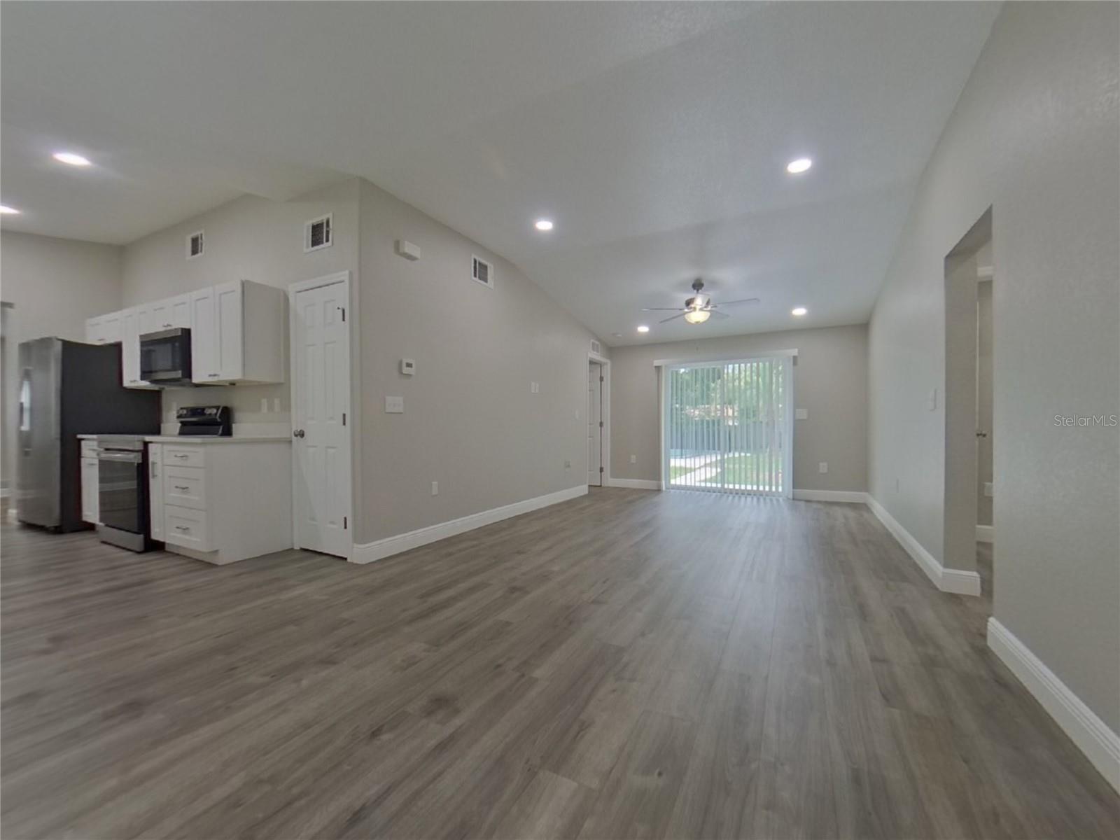LAKE MENDELIN ESTATES - Residential Lease