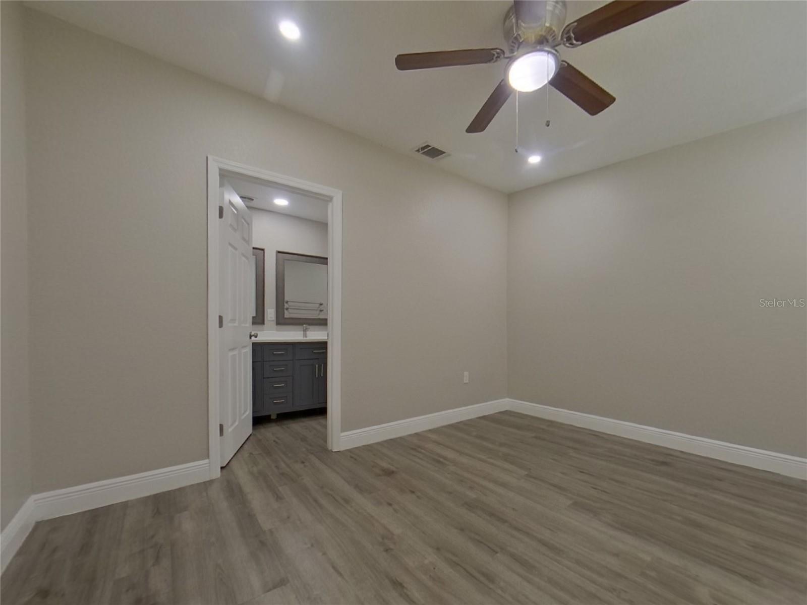 LAKE MENDELIN ESTATES - Residential Lease