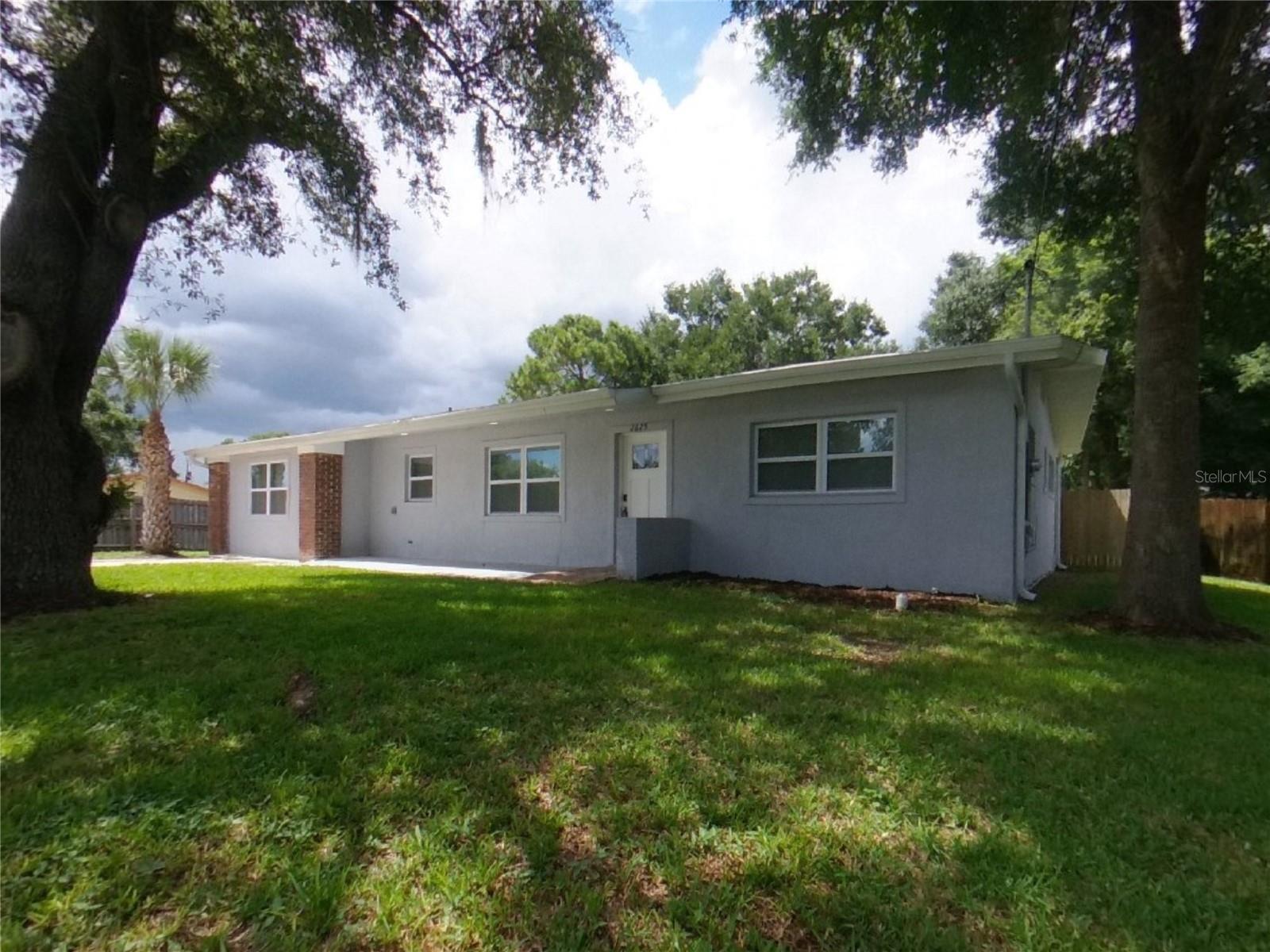 LAKE MENDELIN ESTATES - Residential Lease