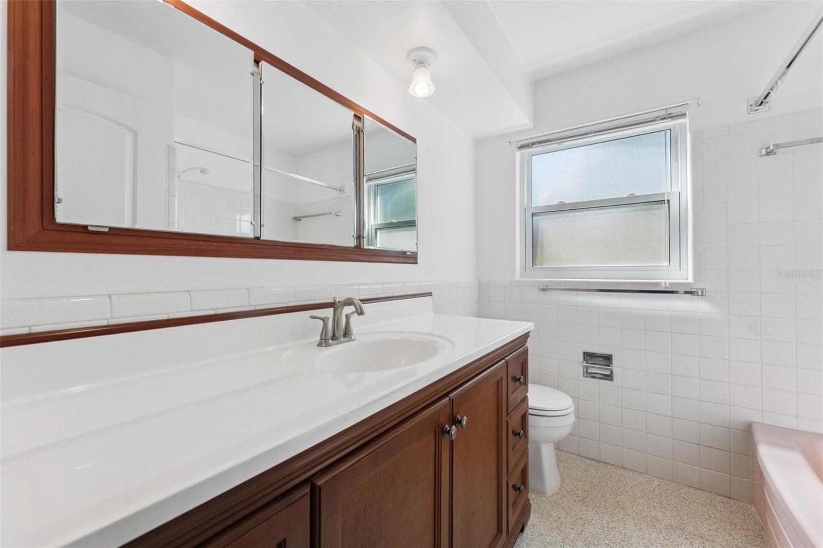 SUNSET LAKE ESTATES - Residential