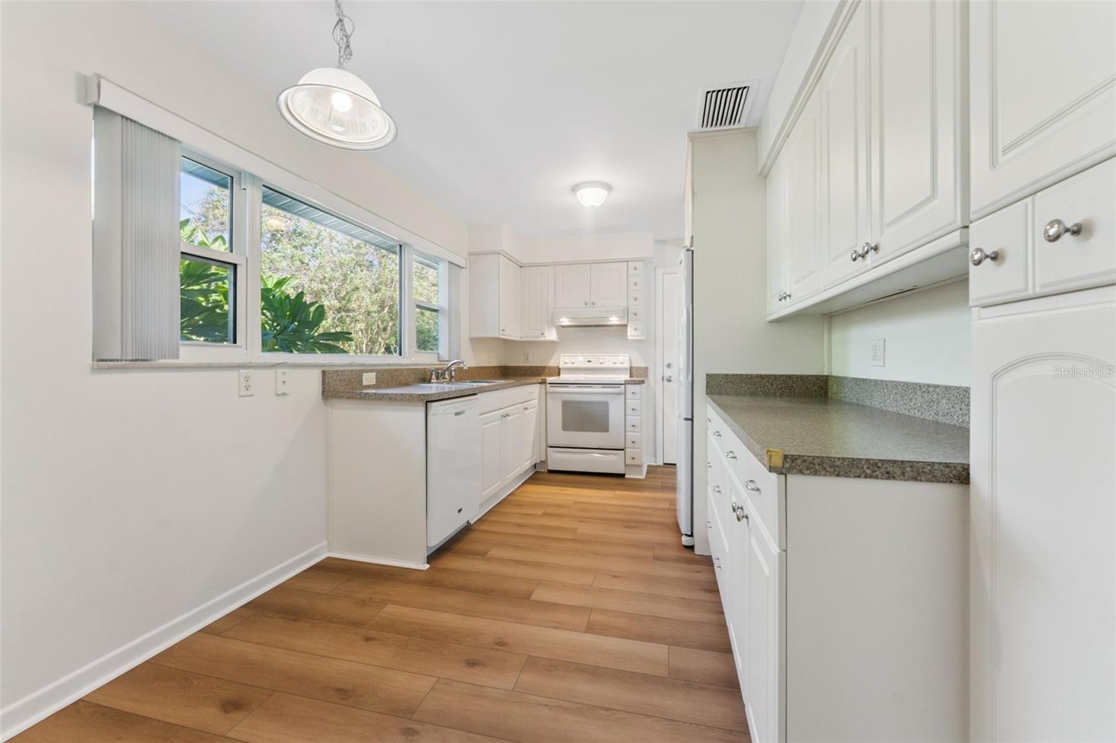 SUNSET LAKE ESTATES - Residential