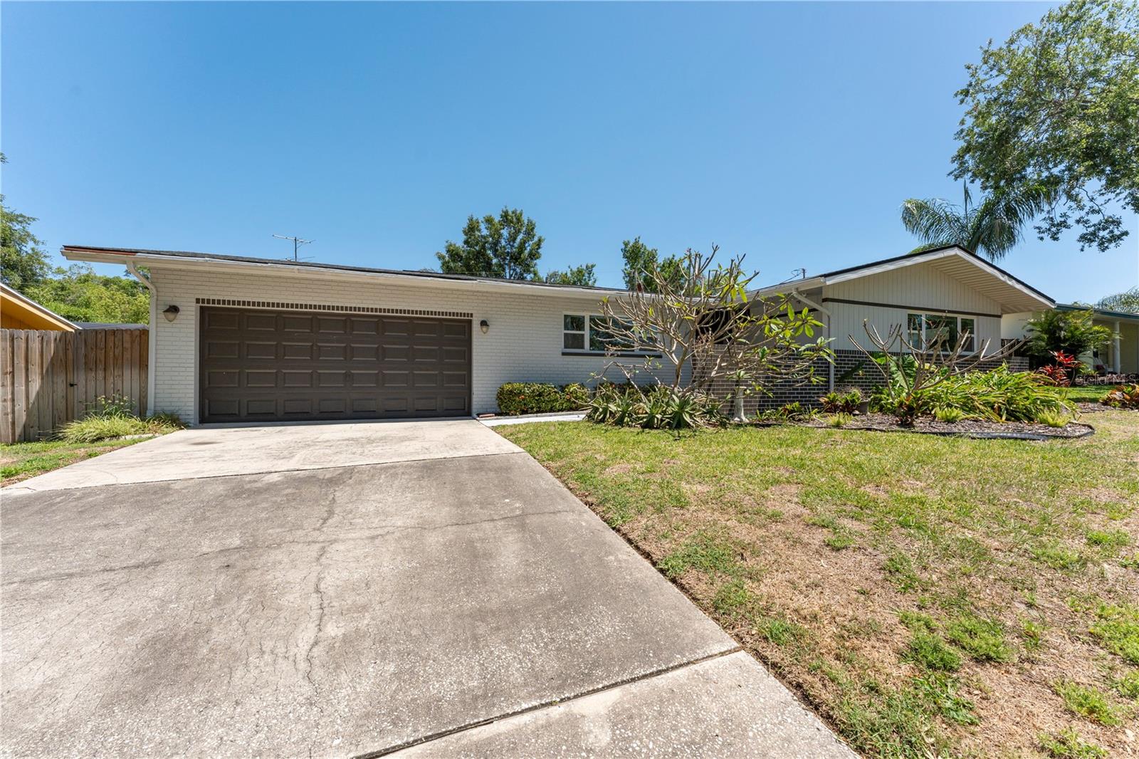 SUNSET LAKE ESTATES - Residential