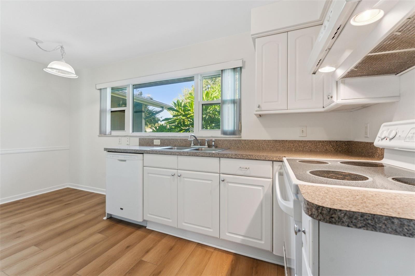 SUNSET LAKE ESTATES - Residential