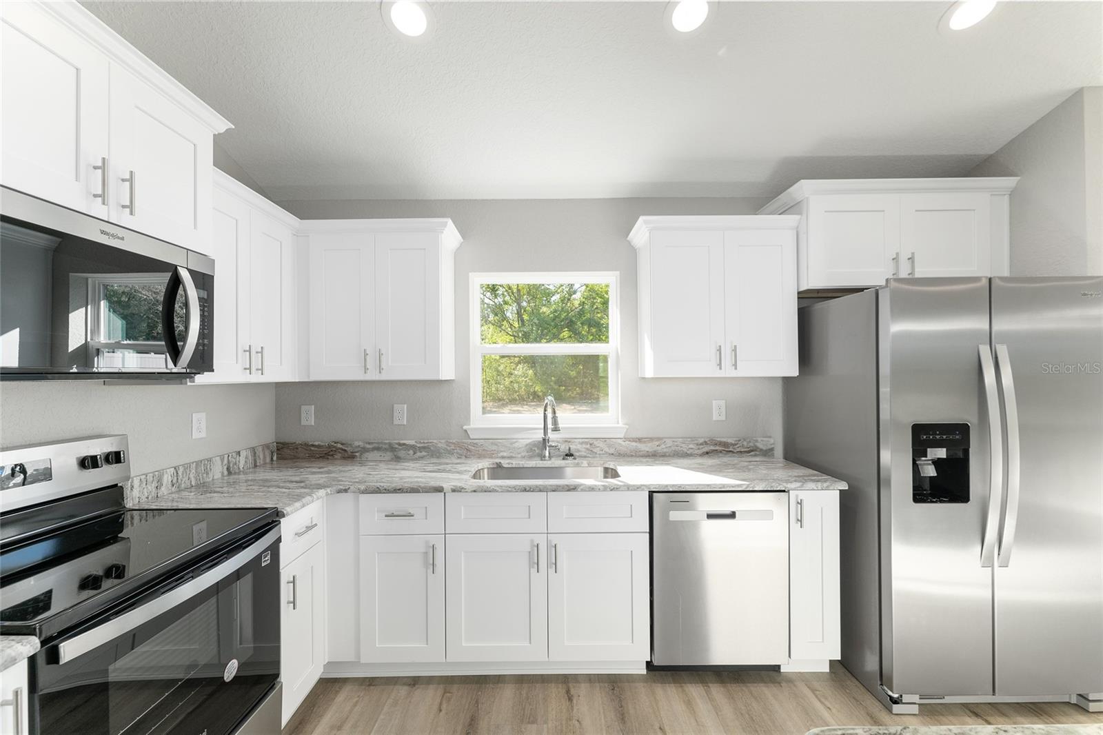 SILVER SPRINGS SHORES - Residential