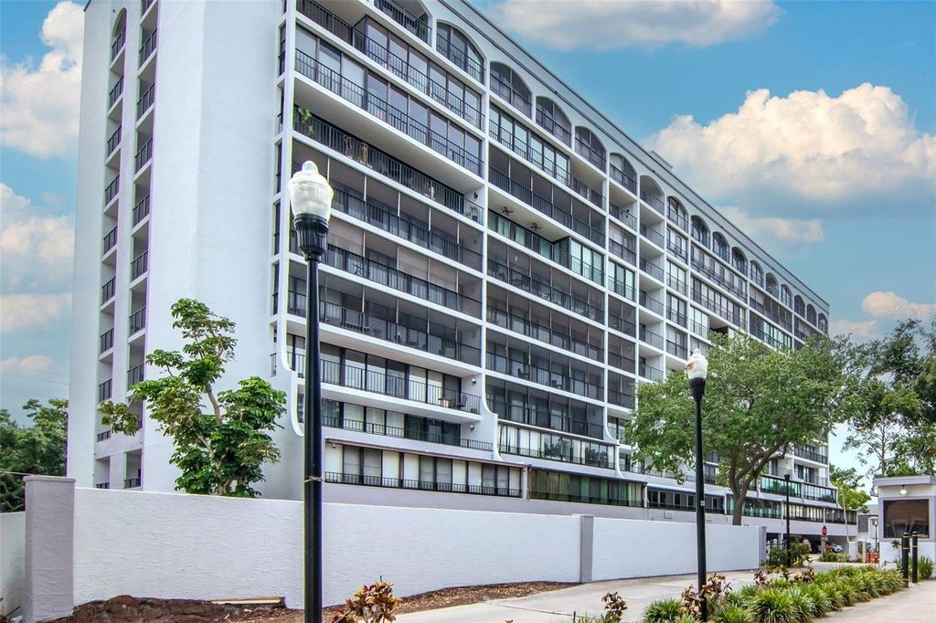 Photo of 3211 W Swann Avenue #806, Tampa, FL 33609 (MLS # TB8412741)