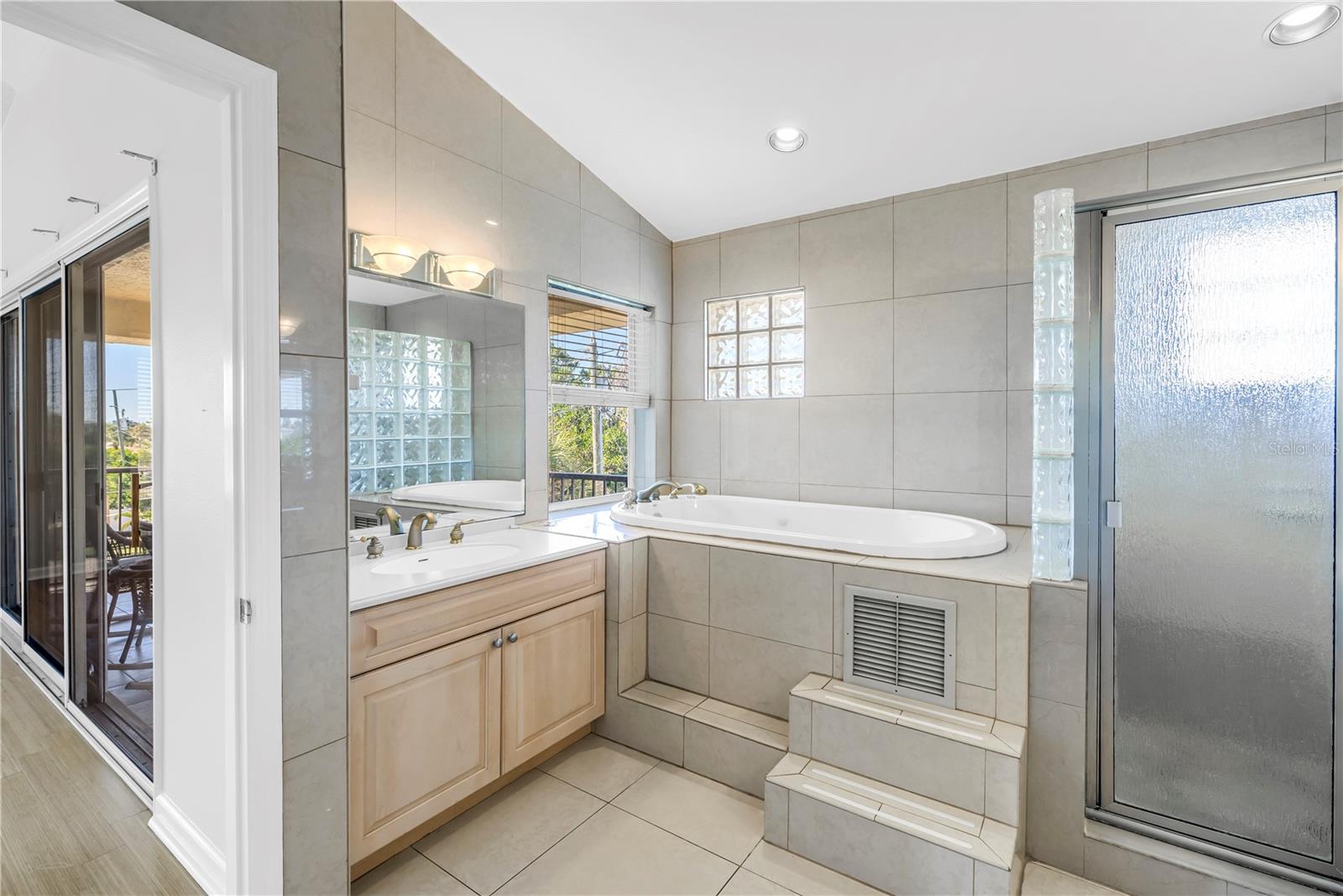 ST PETERSBURG BEACH NORTH UNIT 7 - Residential Lease