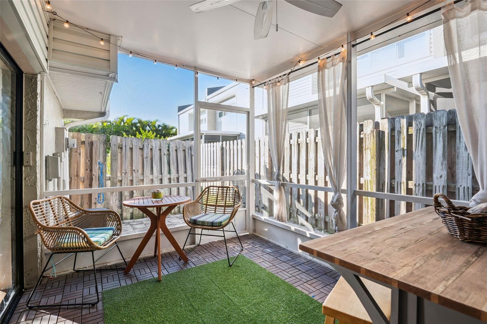 WINDJAMMER TWNHSE CONDO PH III - Residential