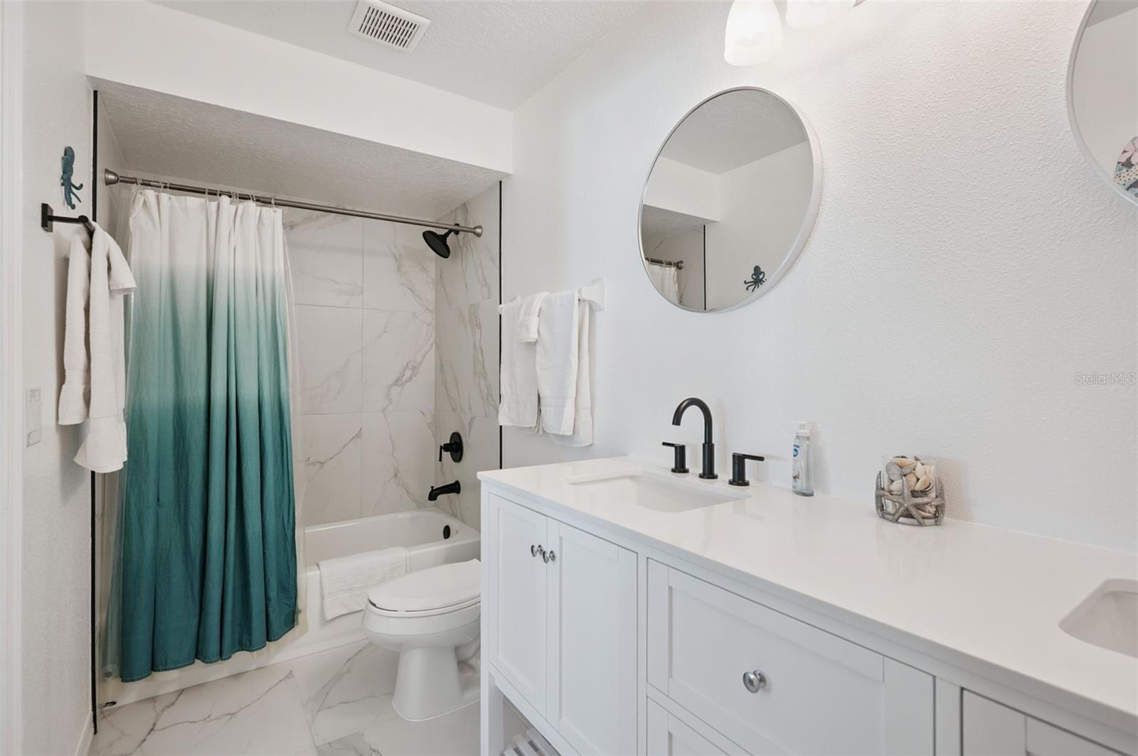 WINDJAMMER TWNHSE CONDO PH III - Residential