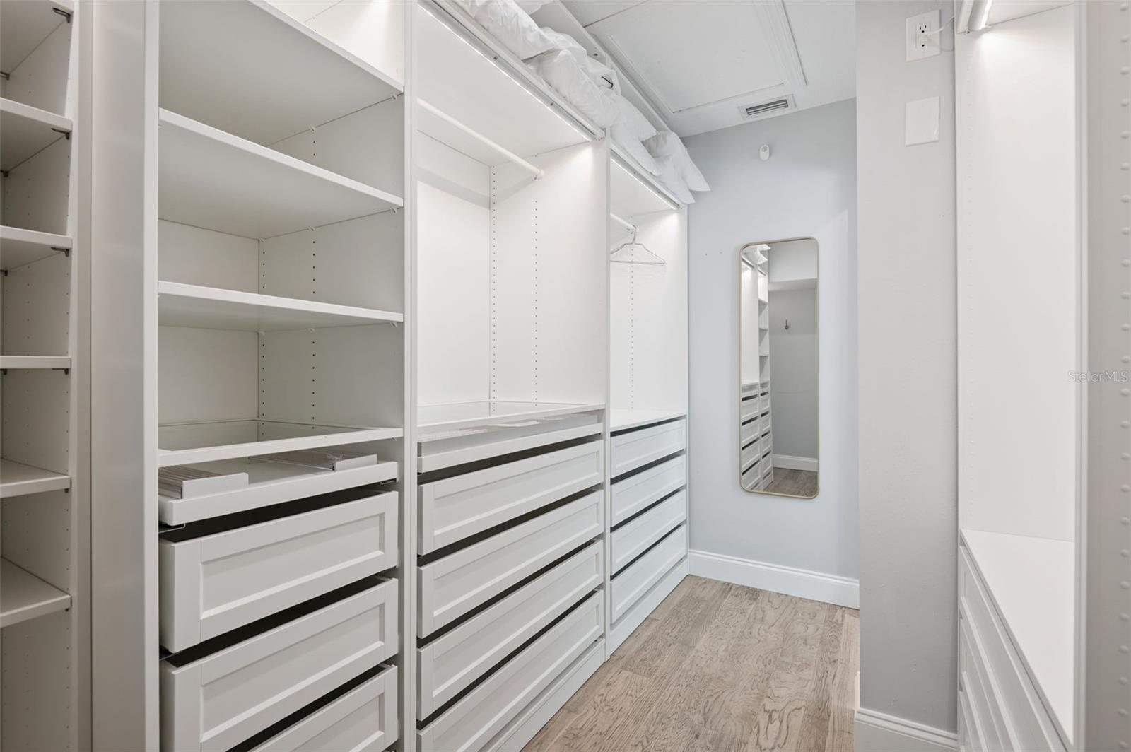 WINDJAMMER TWNHSE CONDO PH III - Residential