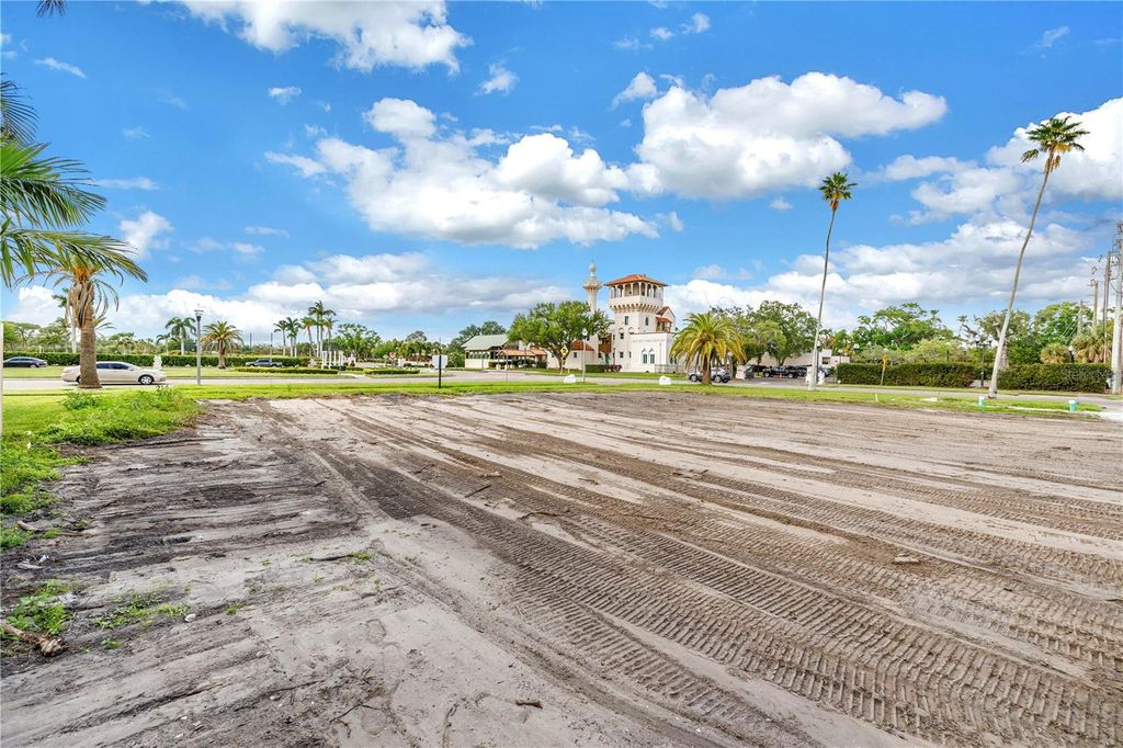 Photo of 515 Snell Isle Boulevard NE, St Petersburg, FL 33704 (MLS # TB8493791)