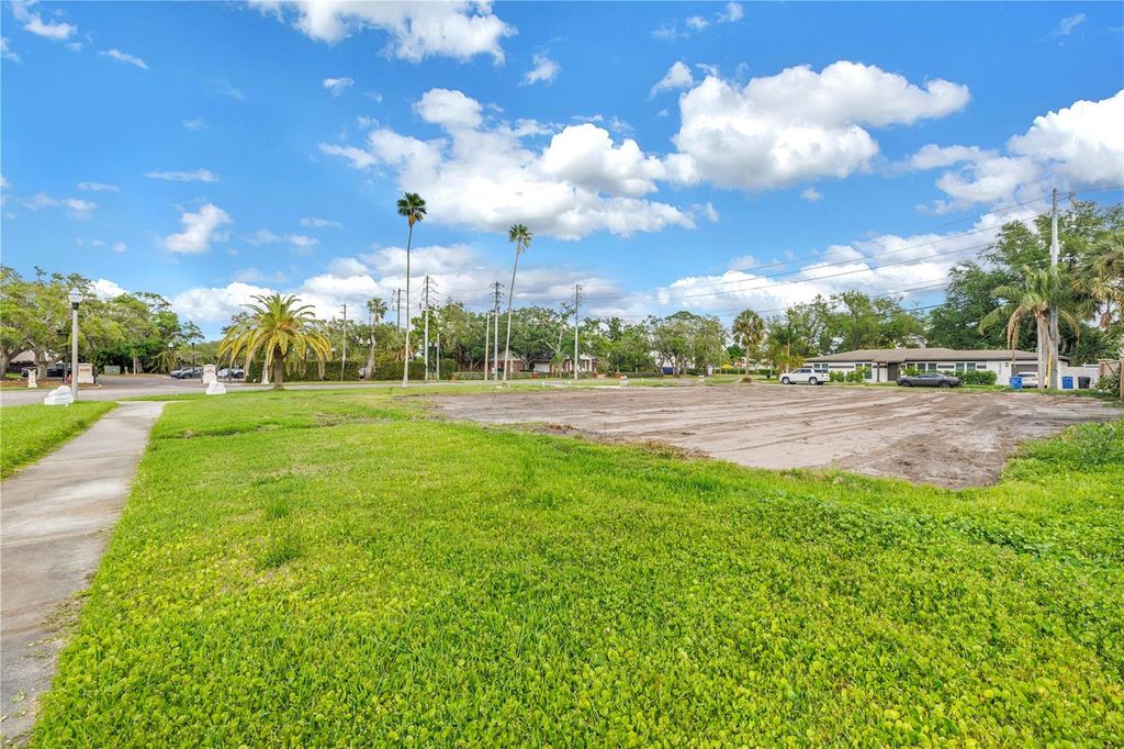 Photo of 515 Snell Isle Boulevard NE, St Petersburg, FL 33704 (MLS # TB8493791)