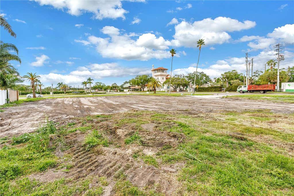 Photo of 515 Snell Isle Boulevard NE, St Petersburg, FL 33704 (MLS # TB8493791)