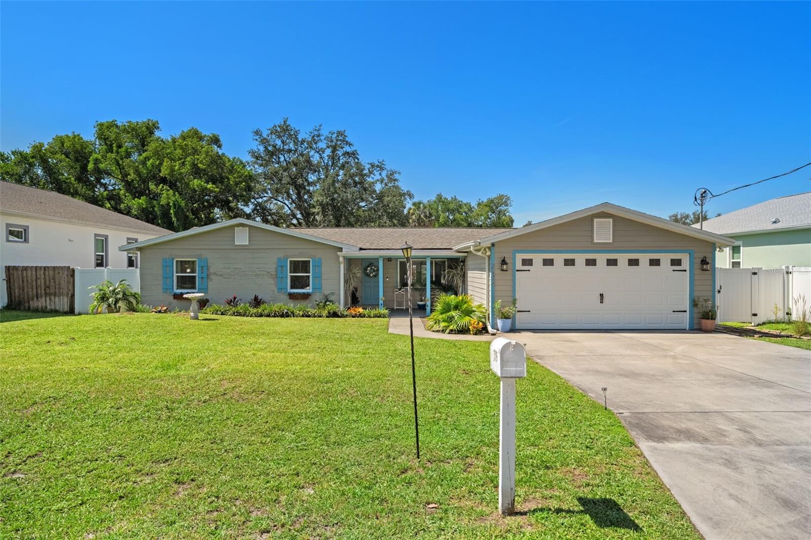 2526 LAKE ELLEN LANE
